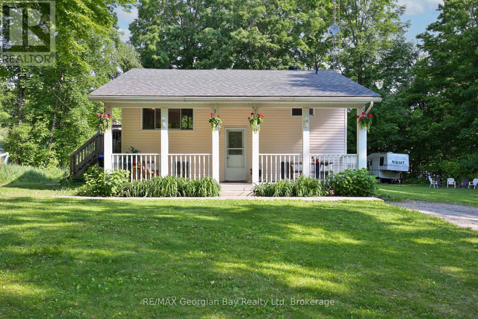 8 ROBIN COURT, Tiny, Ontario