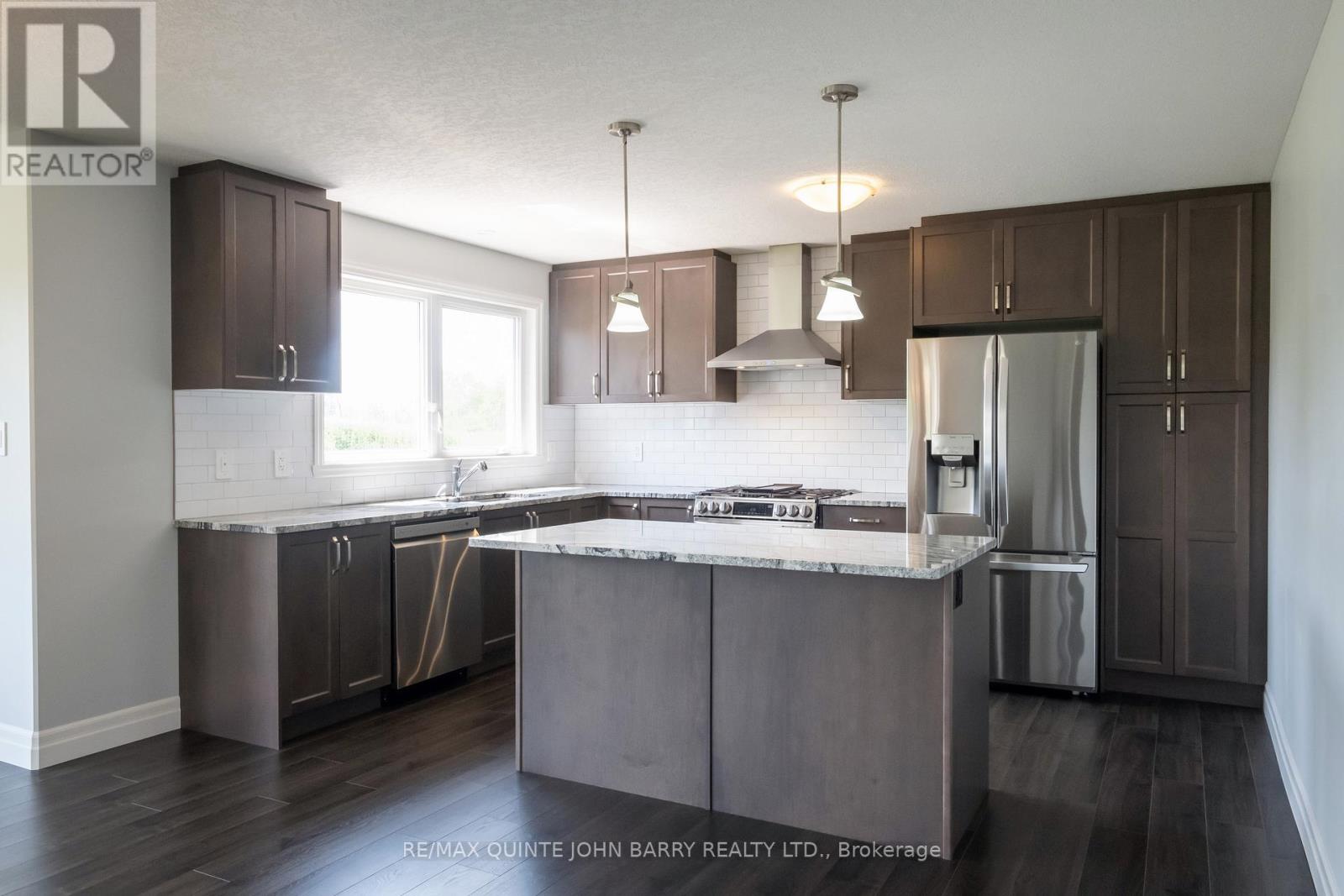 49 Lanark Drive, Belleville (Belleville Ward), Ontario  K8N 0G8 - Photo 10 - X12219094