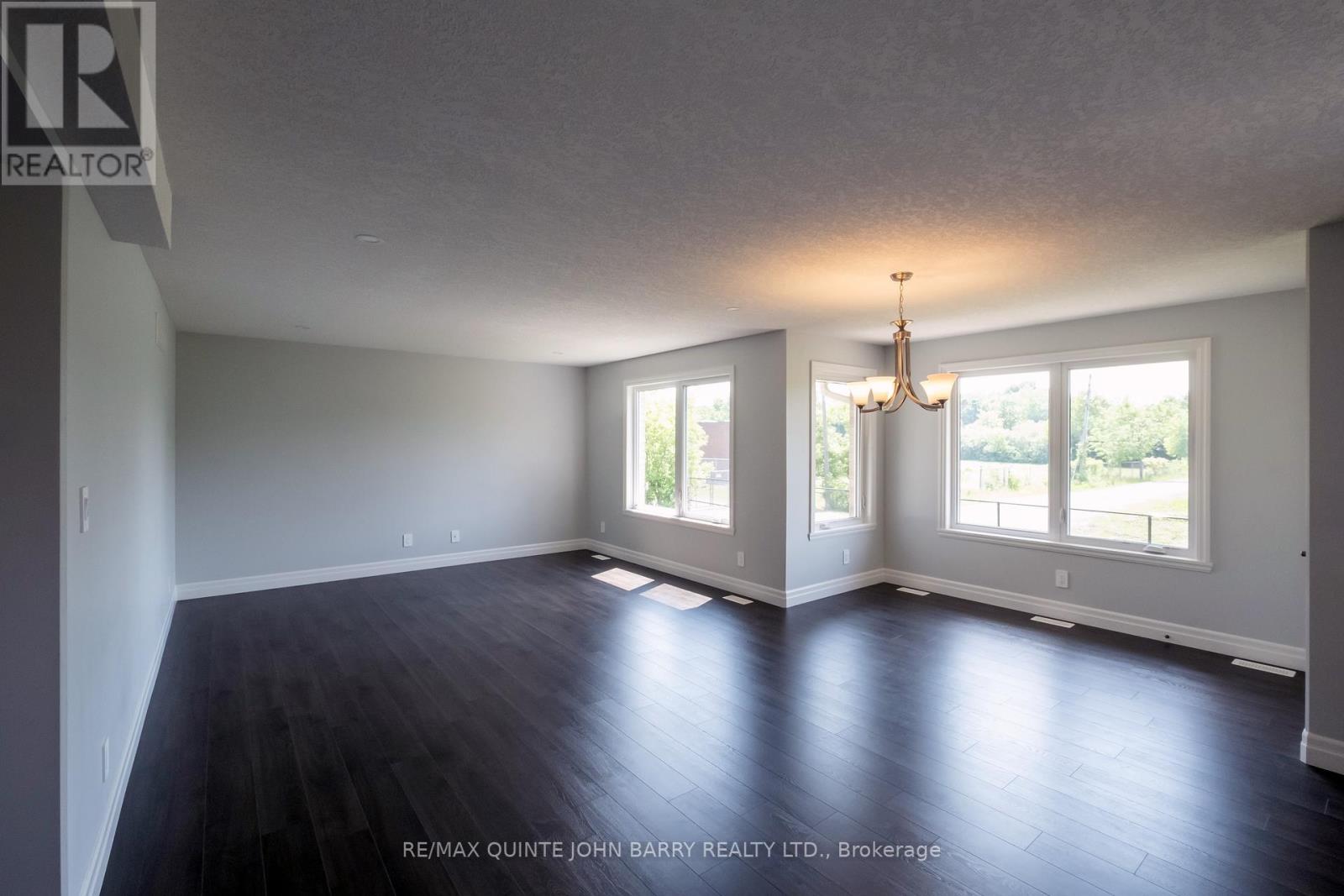 49 Lanark Drive, Belleville (Belleville Ward), Ontario  K8N 0G8 - Photo 14 - X12219094
