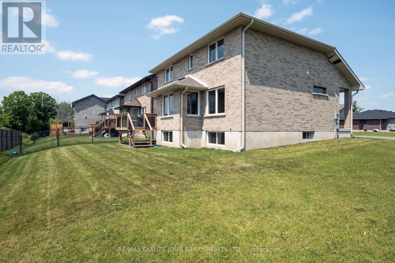 49 Lanark Drive, Belleville (Belleville Ward), Ontario  K8N 0G8 - Photo 37 - X12219094