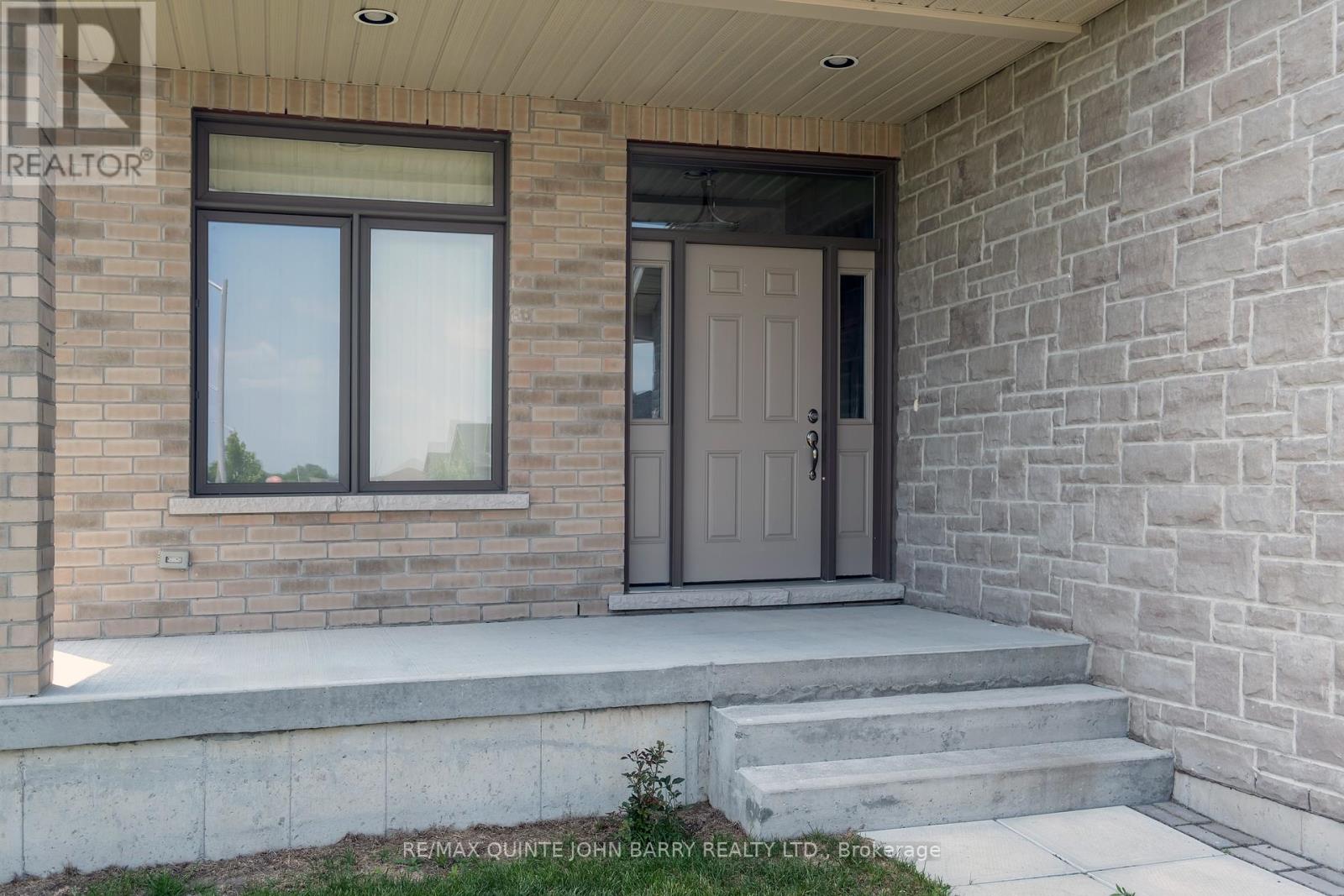 49 Lanark Drive, Belleville (Belleville Ward), Ontario  K8N 0G8 - Photo 4 - X12219094