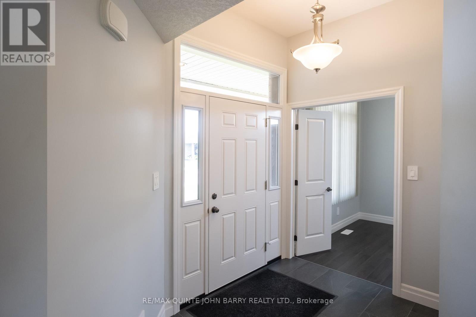49 Lanark Drive, Belleville (Belleville Ward), Ontario  K8N 0G8 - Photo 5 - X12219094