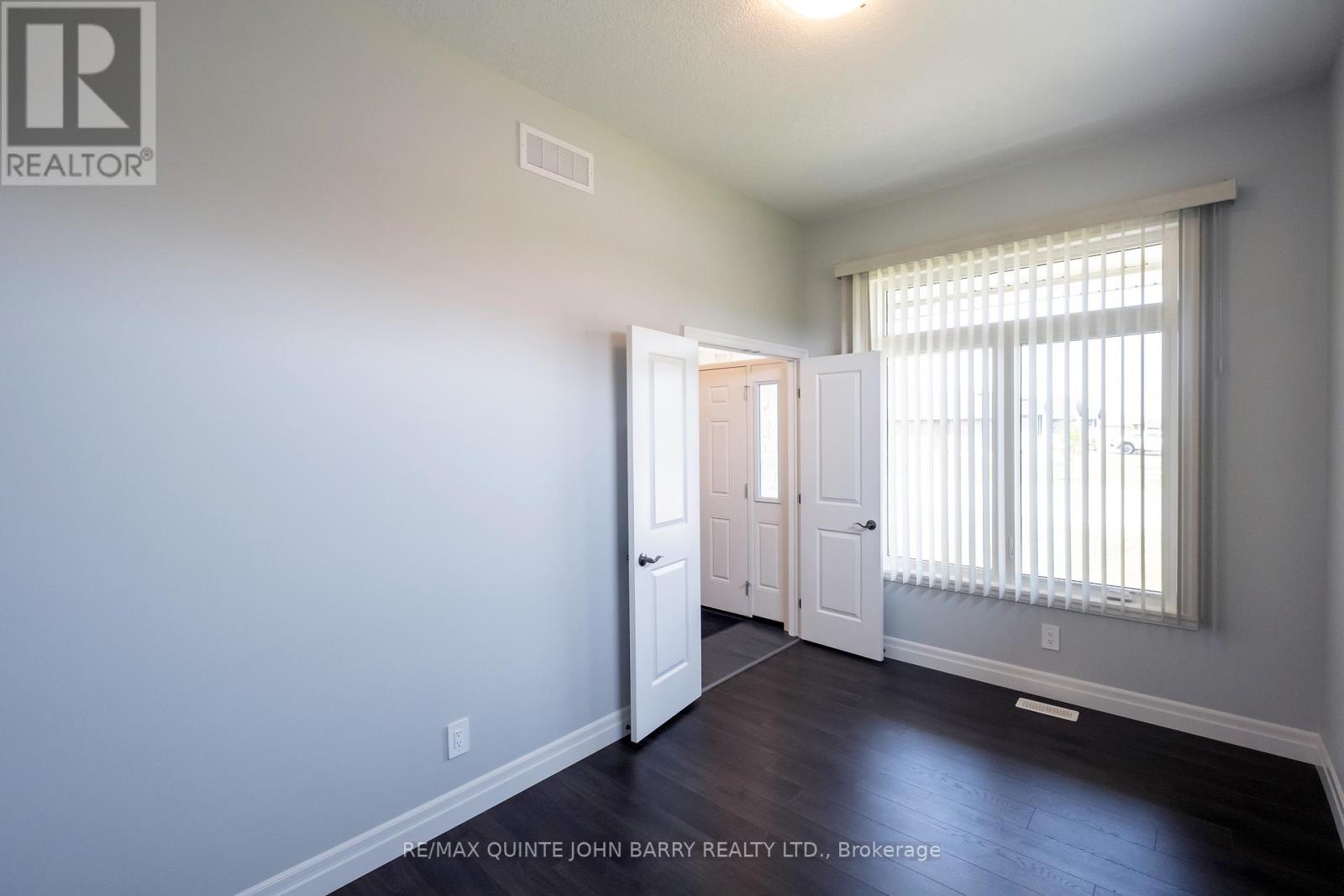 49 Lanark Drive, Belleville (Belleville Ward), Ontario  K8N 0G8 - Photo 6 - X12219094