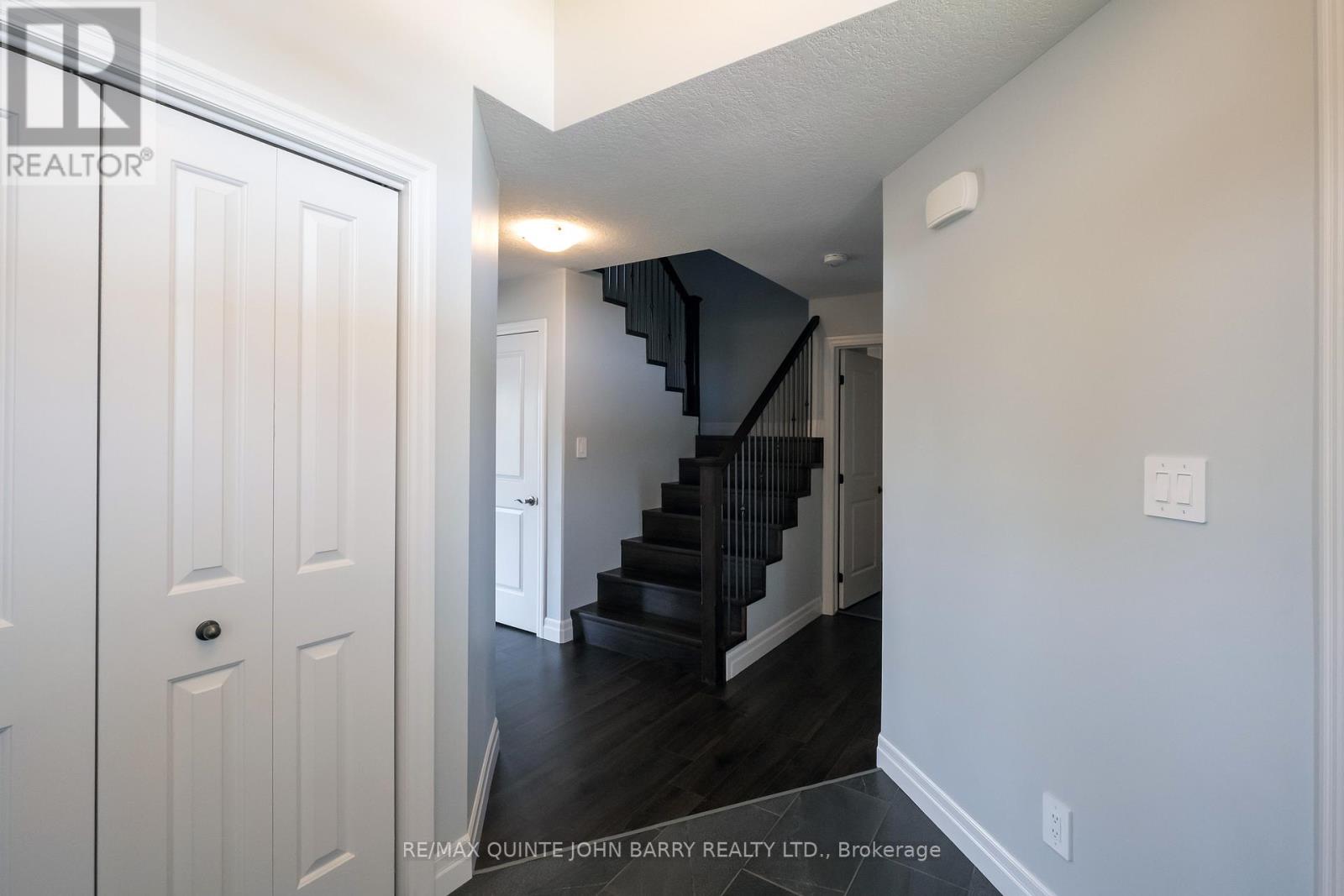 49 Lanark Drive, Belleville (Belleville Ward), Ontario  K8N 0G8 - Photo 8 - X12219094