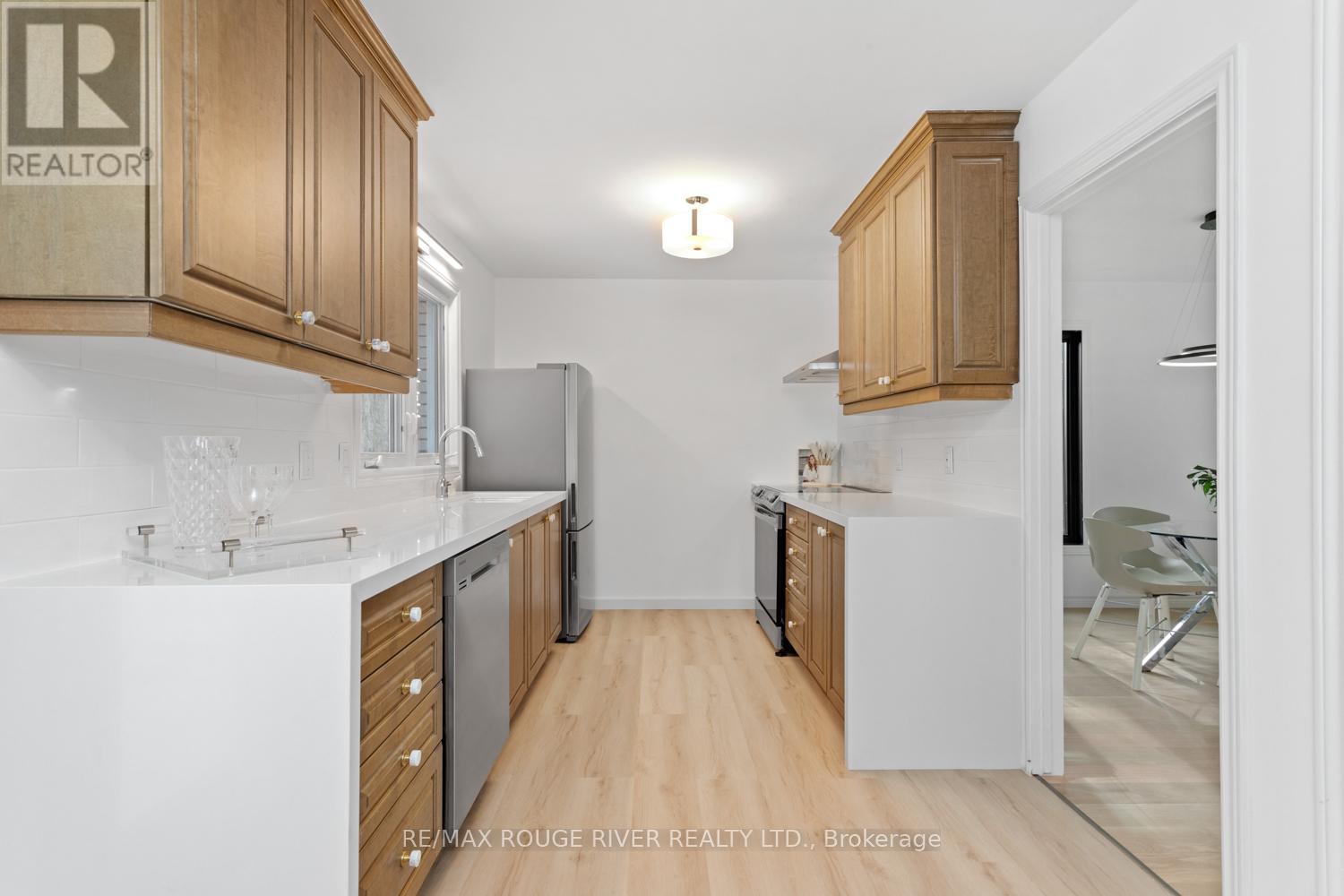27 Keller Drive, Belleville (Belleville Ward), Ontario  K8P 4B3 - Photo 11 - X12219108