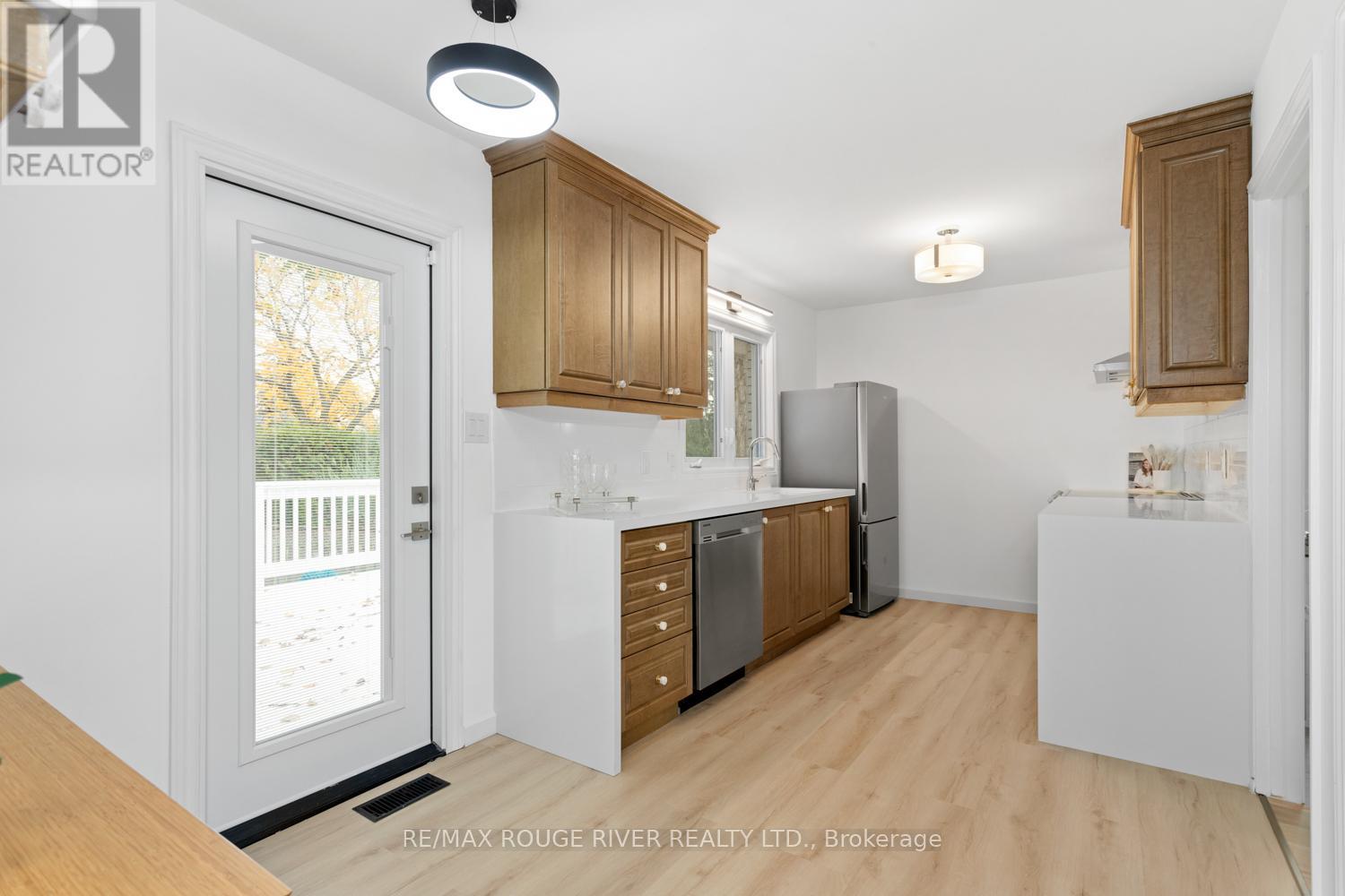 27 Keller Drive, Belleville (Belleville Ward), Ontario  K8P 4B3 - Photo 12 - X12219108