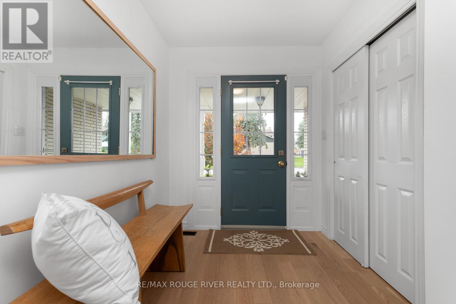 27 Keller Drive, Belleville (Belleville Ward), Ontario  K8P 4B3 - Photo 4 - X12219108