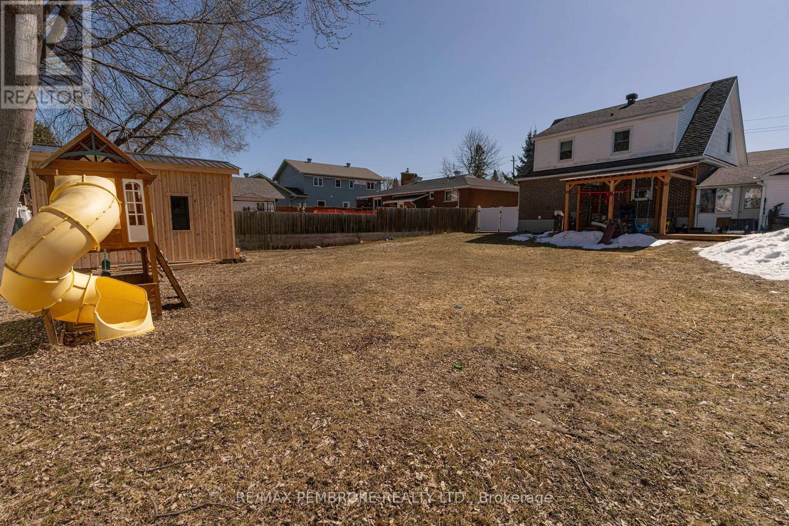 181 Morris Street, Pembroke, Ontario  K8A 2L1 - Photo 3 - X12219132