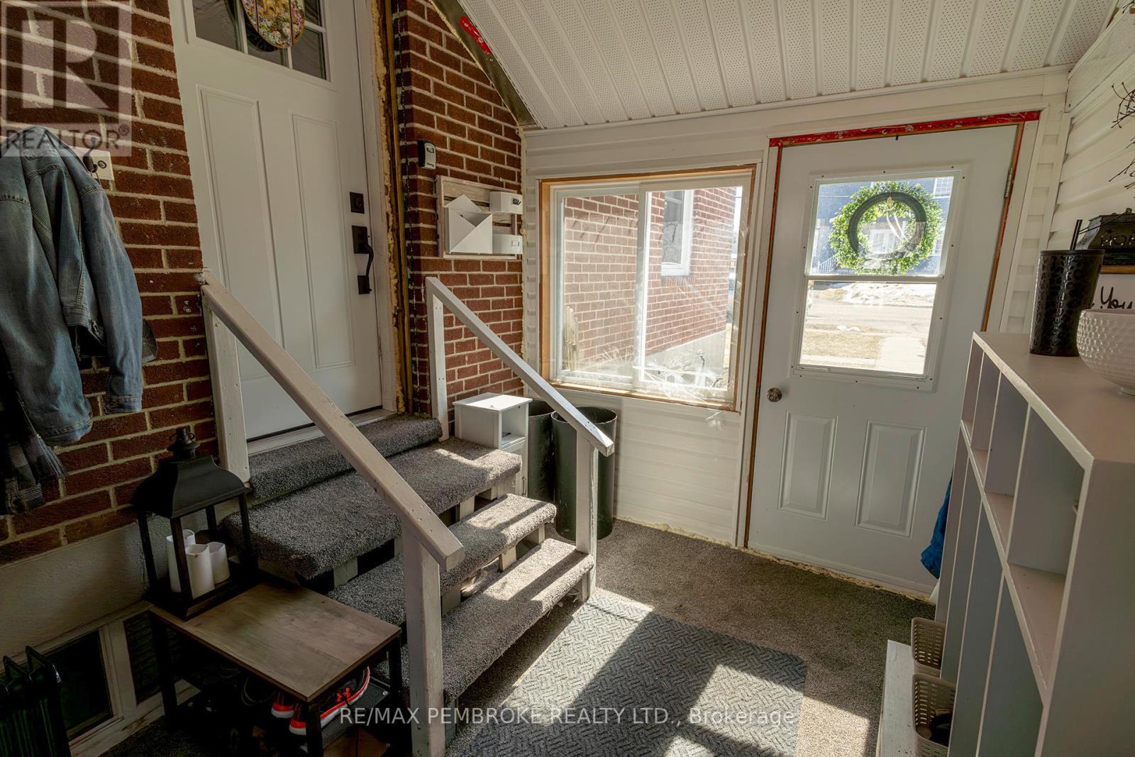 181 Morris Street, Pembroke, Ontario  K8A 2L1 - Photo 4 - X12219132