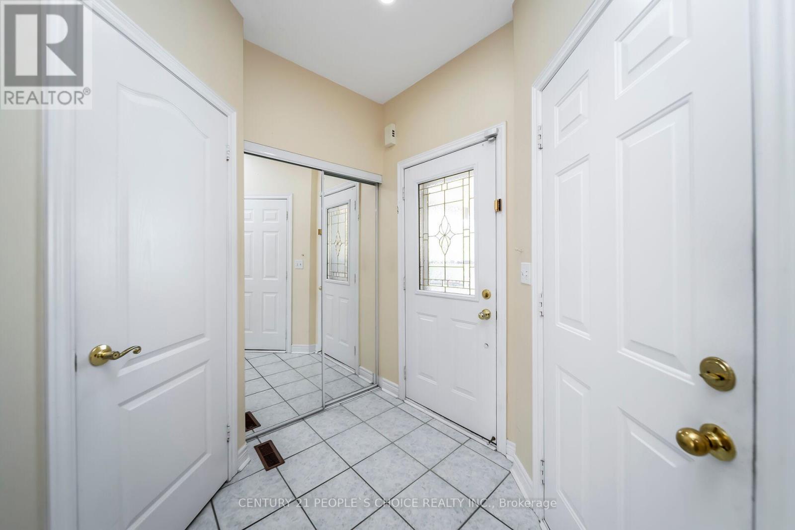 586 Matisse Place, Mississauga (Meadowvale Village), Ontario  L5W 1M2 - Photo 4 - W12218754