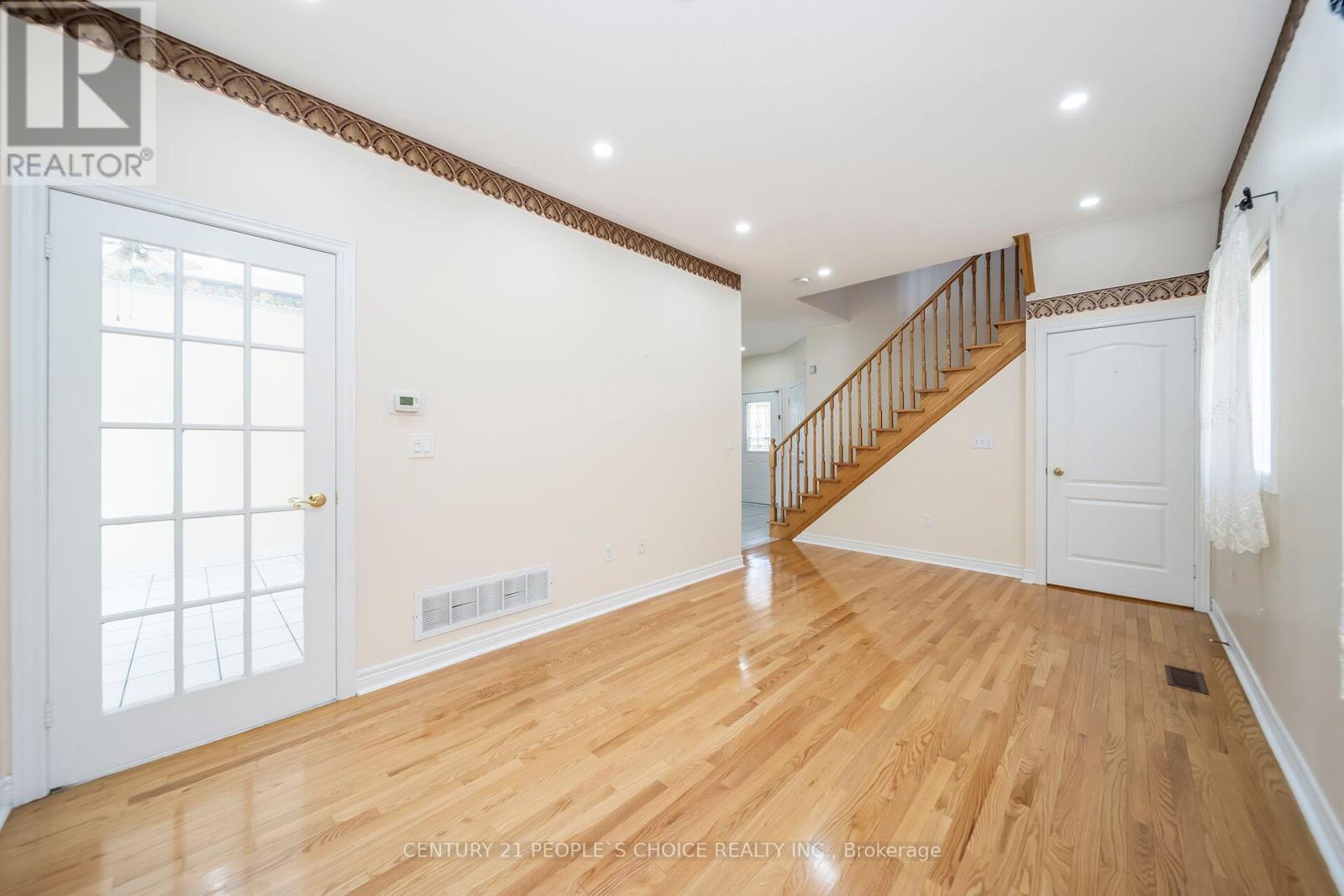 586 Matisse Place, Mississauga (Meadowvale Village), Ontario  L5W 1M2 - Photo 5 - W12218754