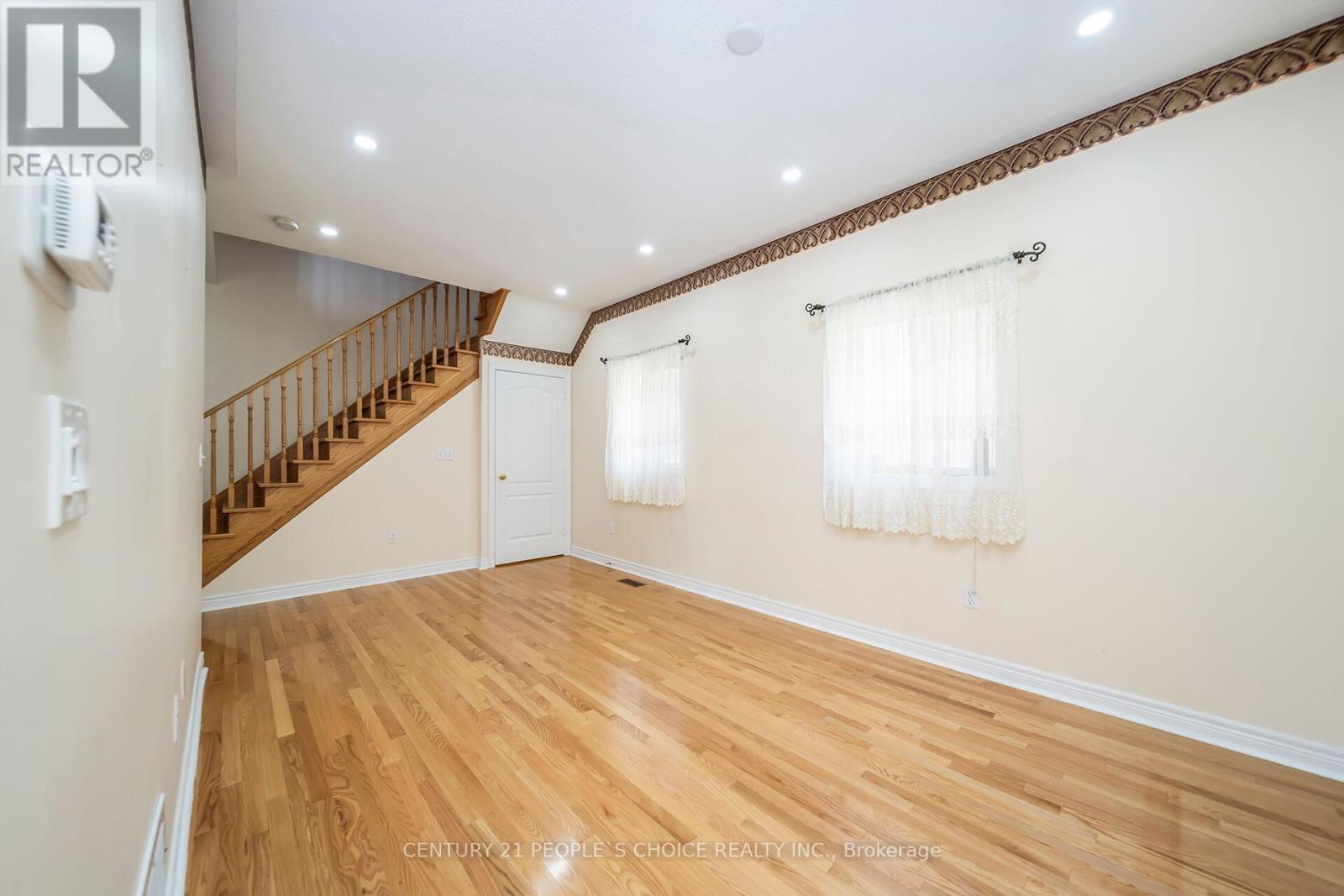 586 Matisse Place, Mississauga (Meadowvale Village), Ontario  L5W 1M2 - Photo 6 - W12218754