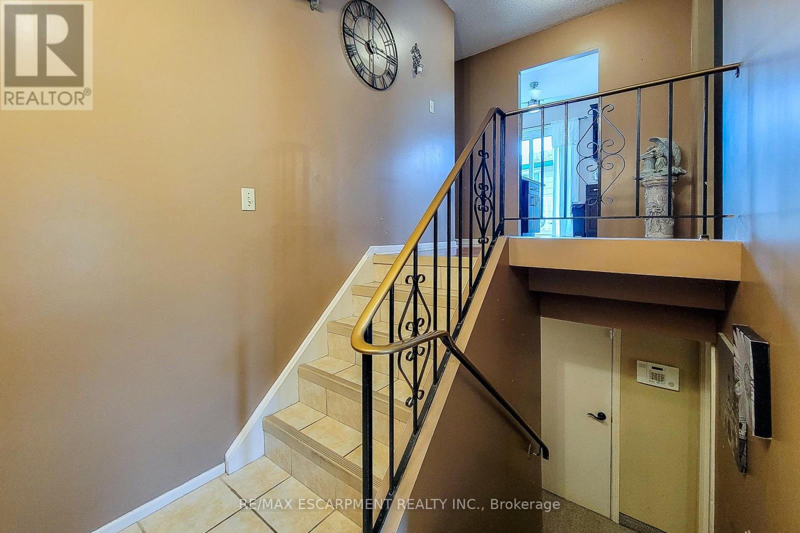 187 Wendover Drive, Hamilton, Ontario  L9C 5X6 - Photo 9 - X12217860