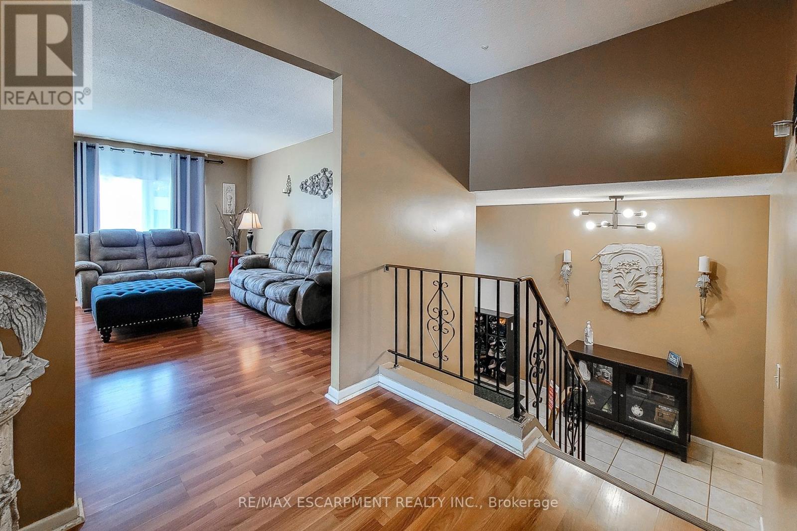 187 Wendover Drive, Hamilton, Ontario  L9C 5X6 - Photo 10 - X12217860