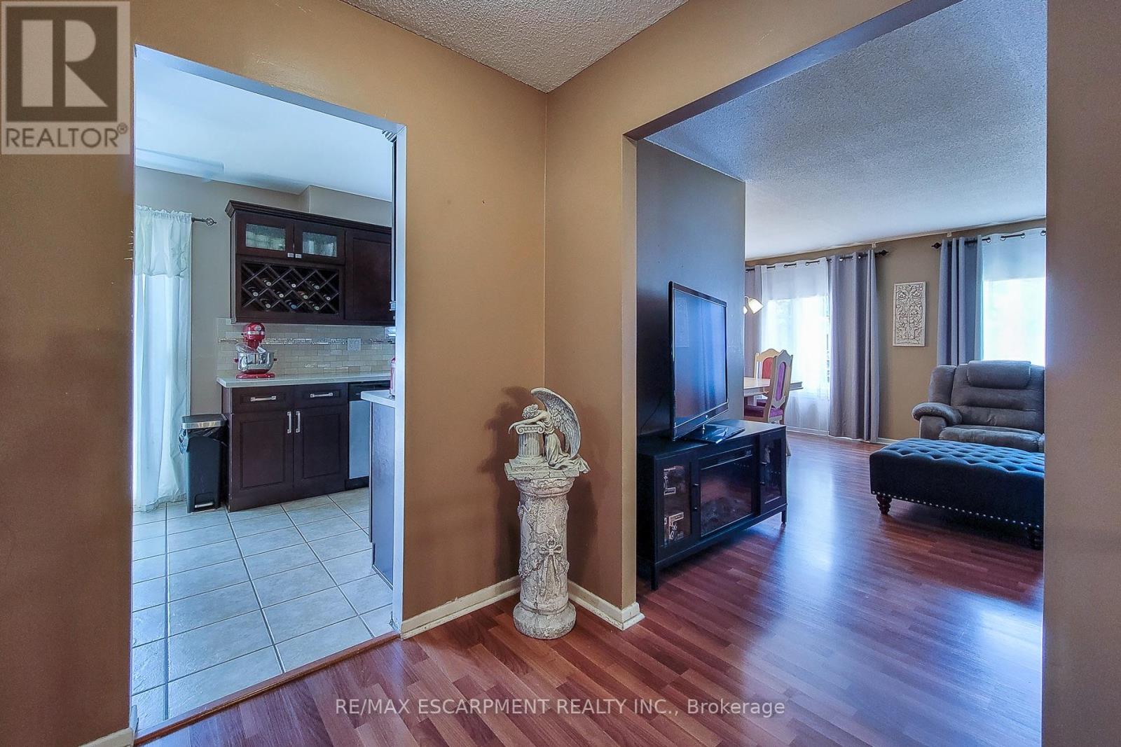 187 Wendover Drive, Hamilton, Ontario  L9C 5X6 - Photo 11 - X12217860