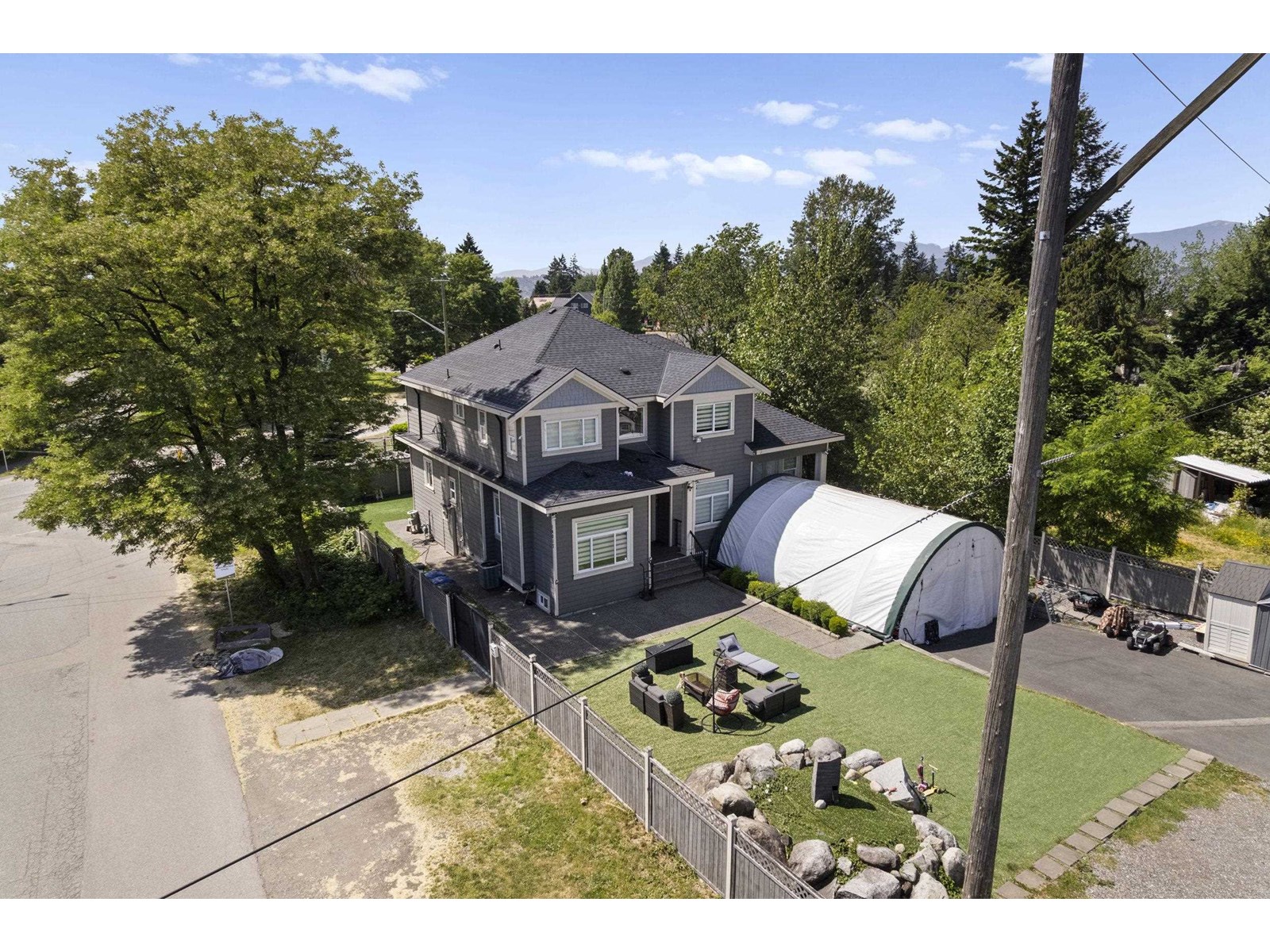 Property at 14017 110 AVENUE image 2