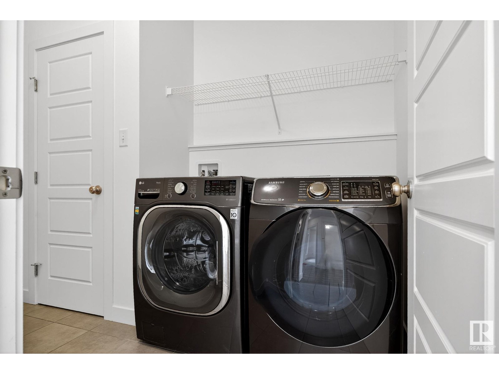 Property at 9847 222 ST NW image 4