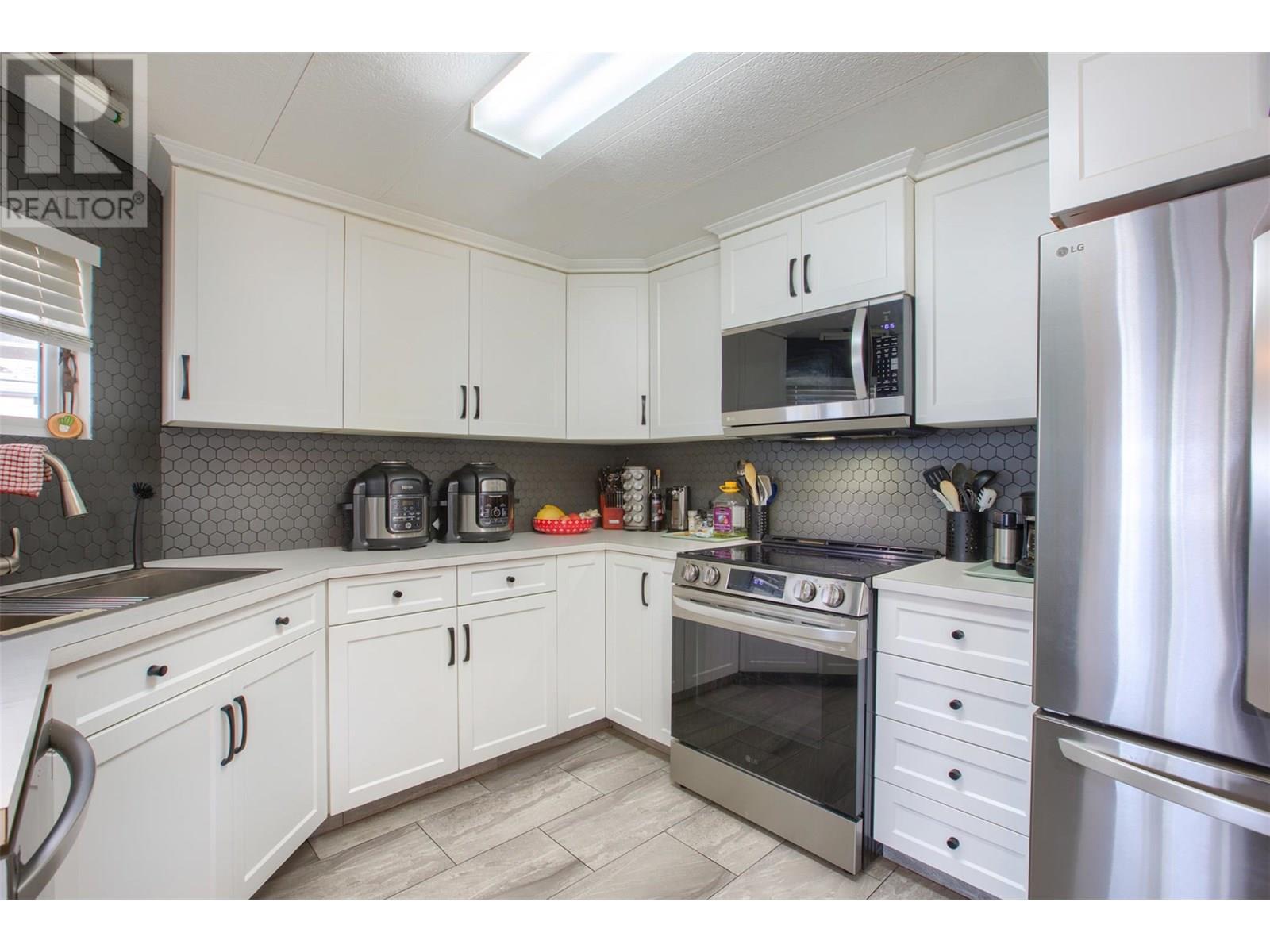Property at 2095 Boucherie Road Unit# 21 image 2