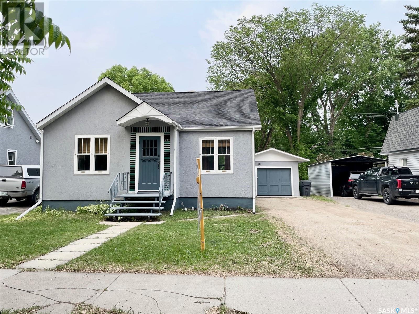 77 Fourth AVENUE N, yorkton, Saskatchewan