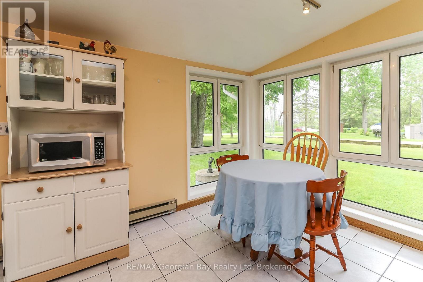 31 Hearthstone Drive, Tay, Ontario L0K 2C0 - Photo 10 - S12210519