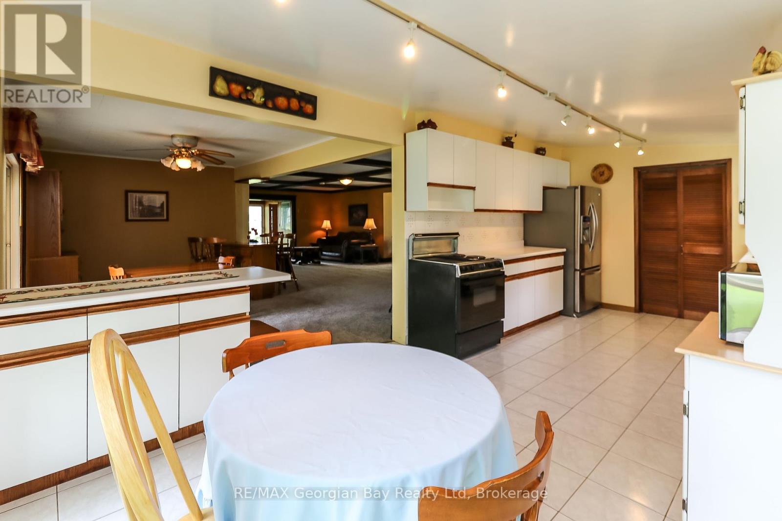 31 Hearthstone Drive, Tay, Ontario L0K 2C0 - Photo 11 - S12210519