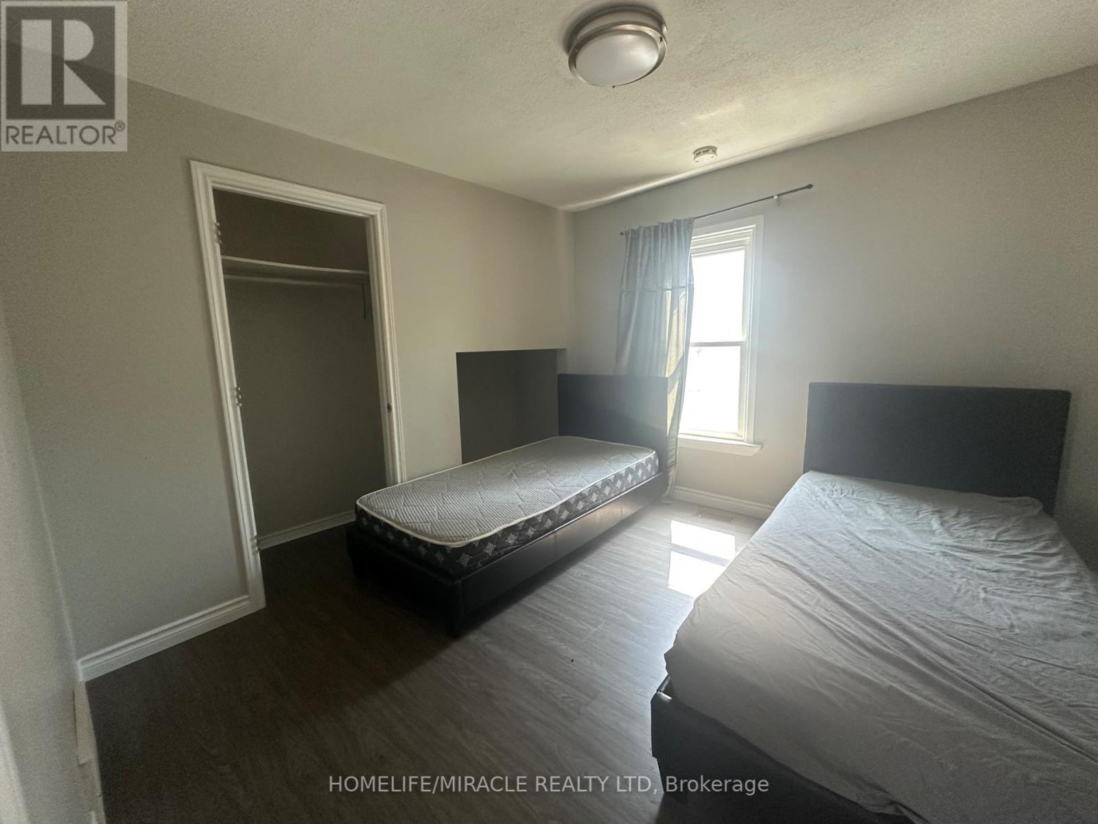 4699 Ryerson Crescent, Niagara Falls, Ontario  L2E 1E6 - Photo 6 - X12061139