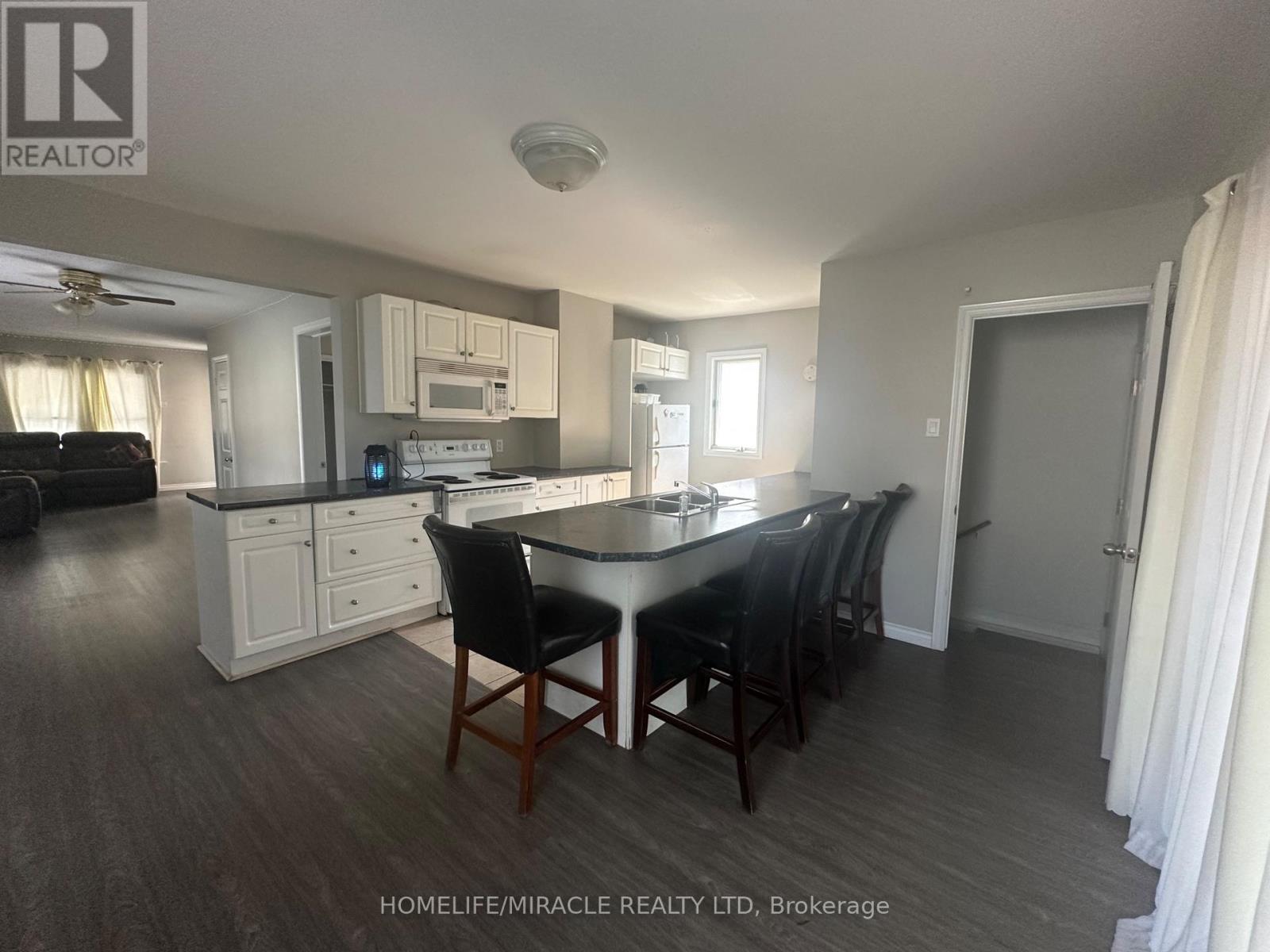 4699 Ryerson Crescent, Niagara Falls, Ontario  L2E 1E6 - Photo 8 - X12061139
