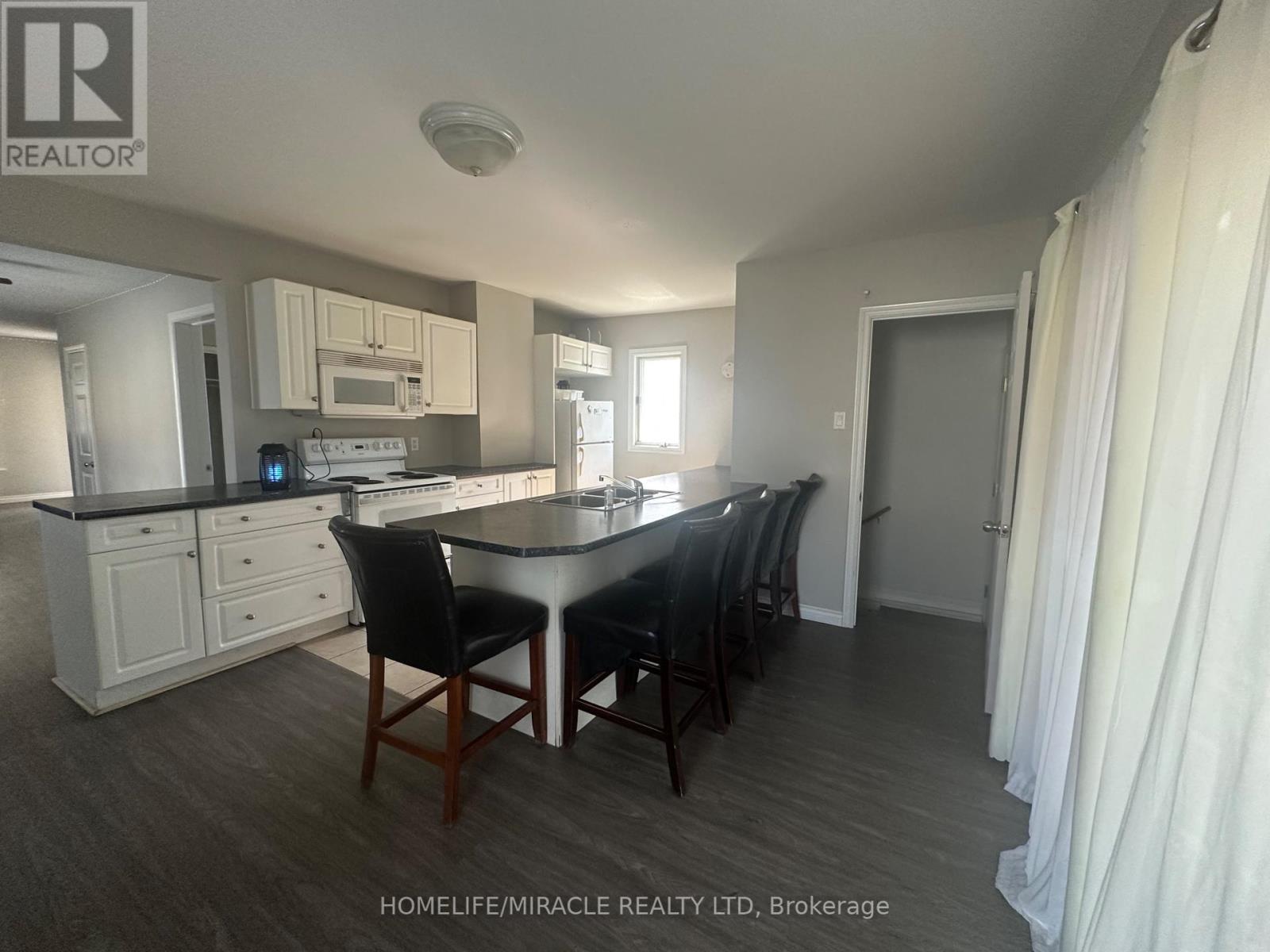 4699 Ryerson Crescent, Niagara Falls, Ontario  L2E 1E6 - Photo 9 - X12061139