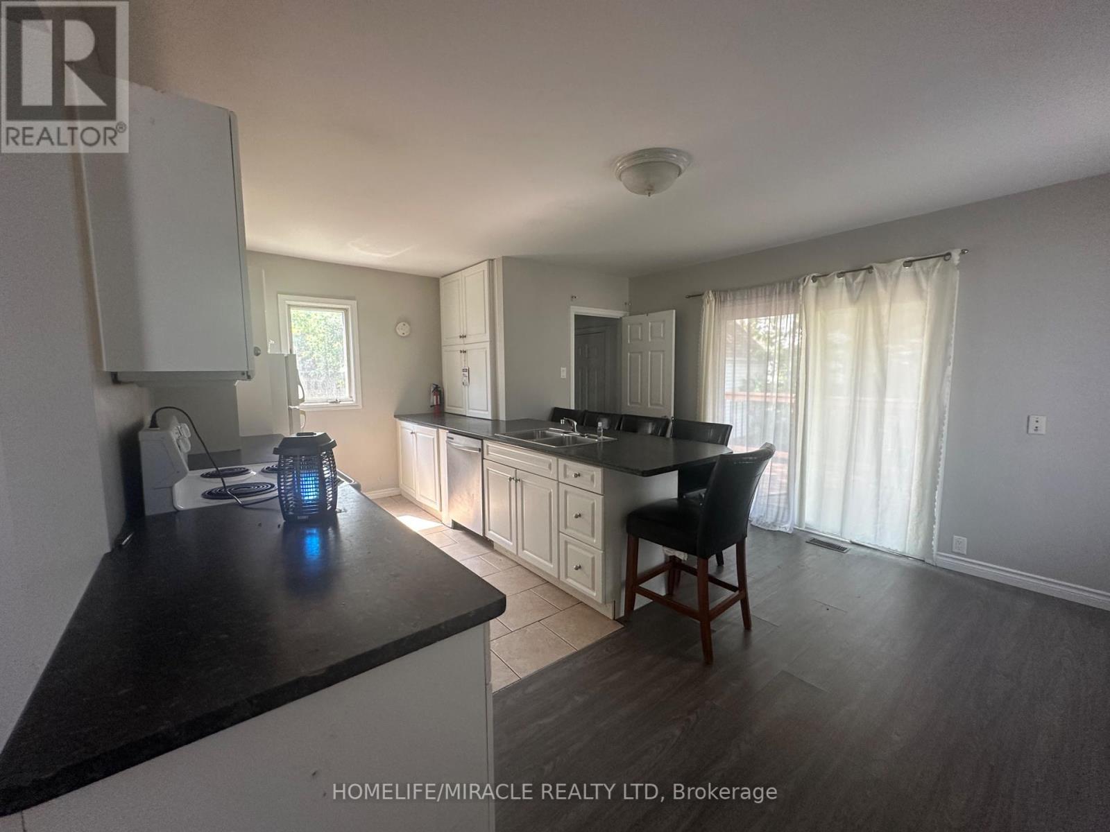 4699 Ryerson Crescent, Niagara Falls, Ontario  L2E 1E6 - Photo 5 - X12061139