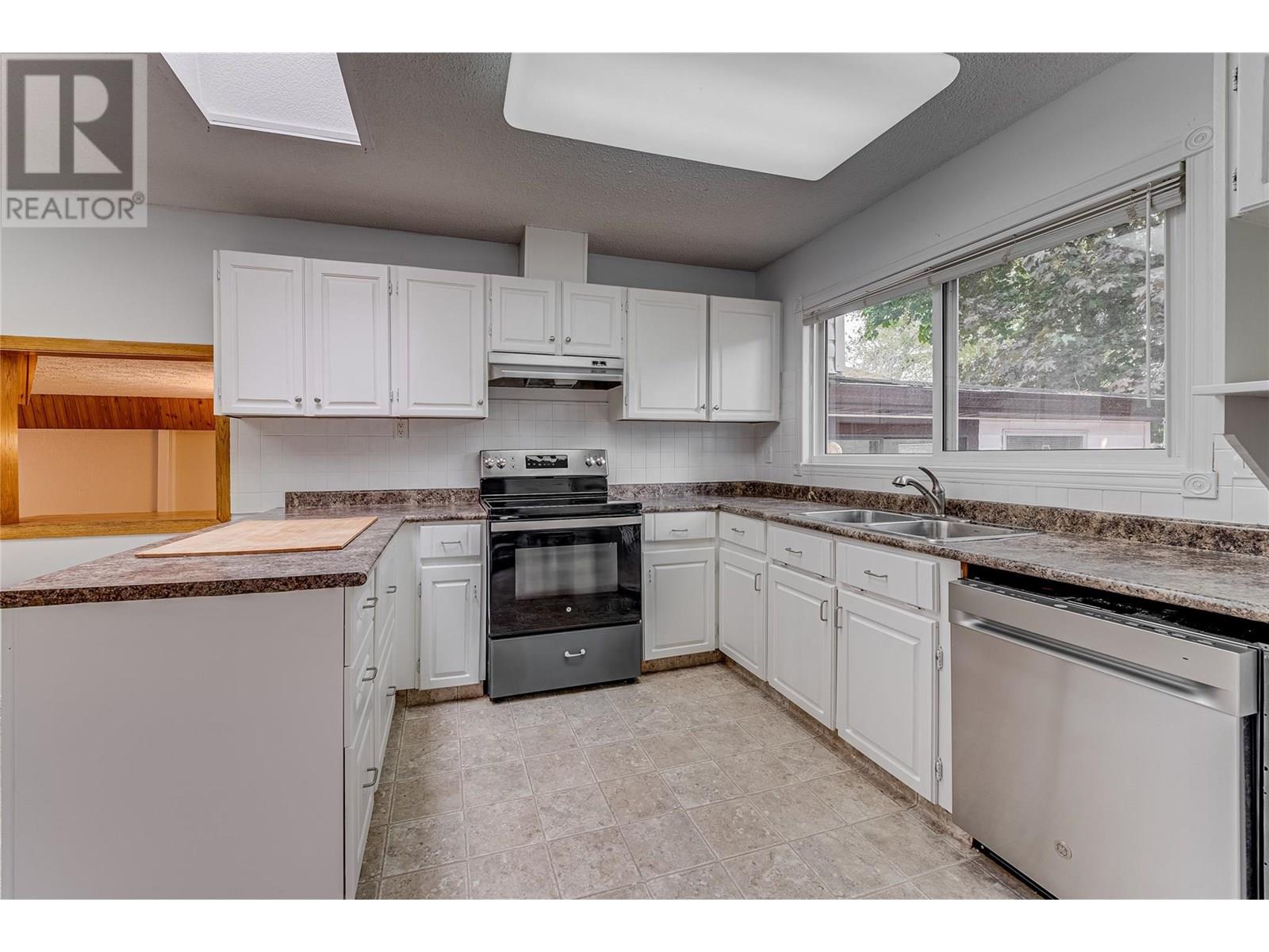 Property at 2304 18 Street image 5