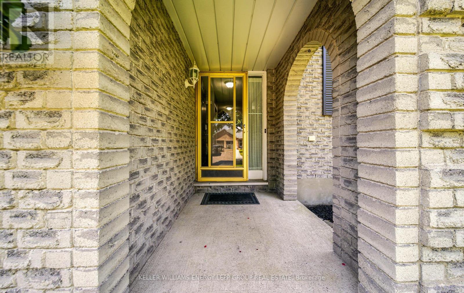 Property at 67 FOXHUNT TRAIL image 3