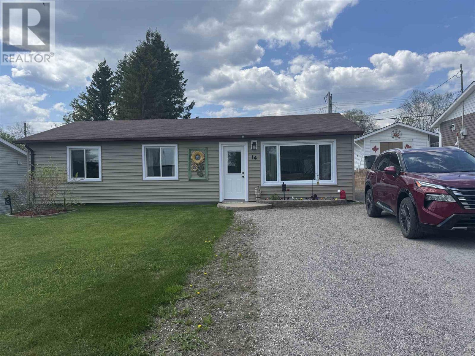 14 Flicker Ave, Manitouwadge, Ontario  P0T 2C0 - Photo 2 - TB251433