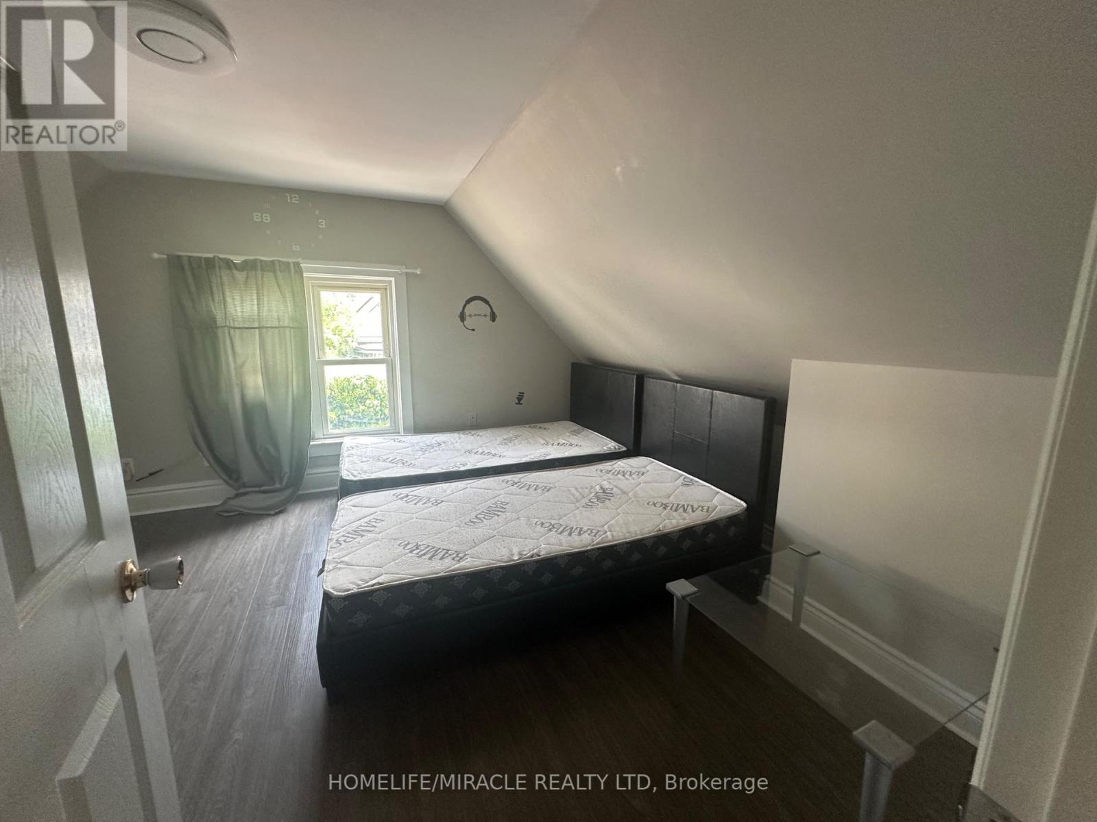 4699 Ryerson Crescent, Niagara Falls, Ontario  L2E 1E6 - Photo 12 - X12061139