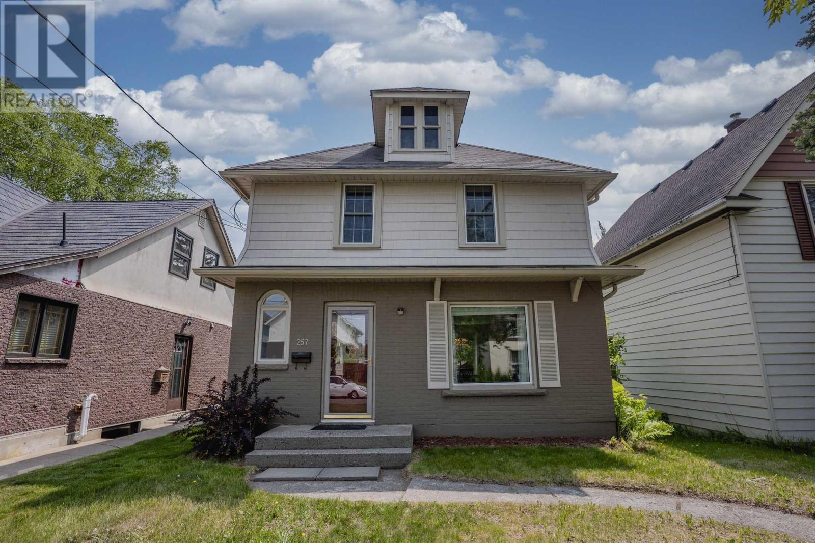 257 College ST, thunder bay, Ontario