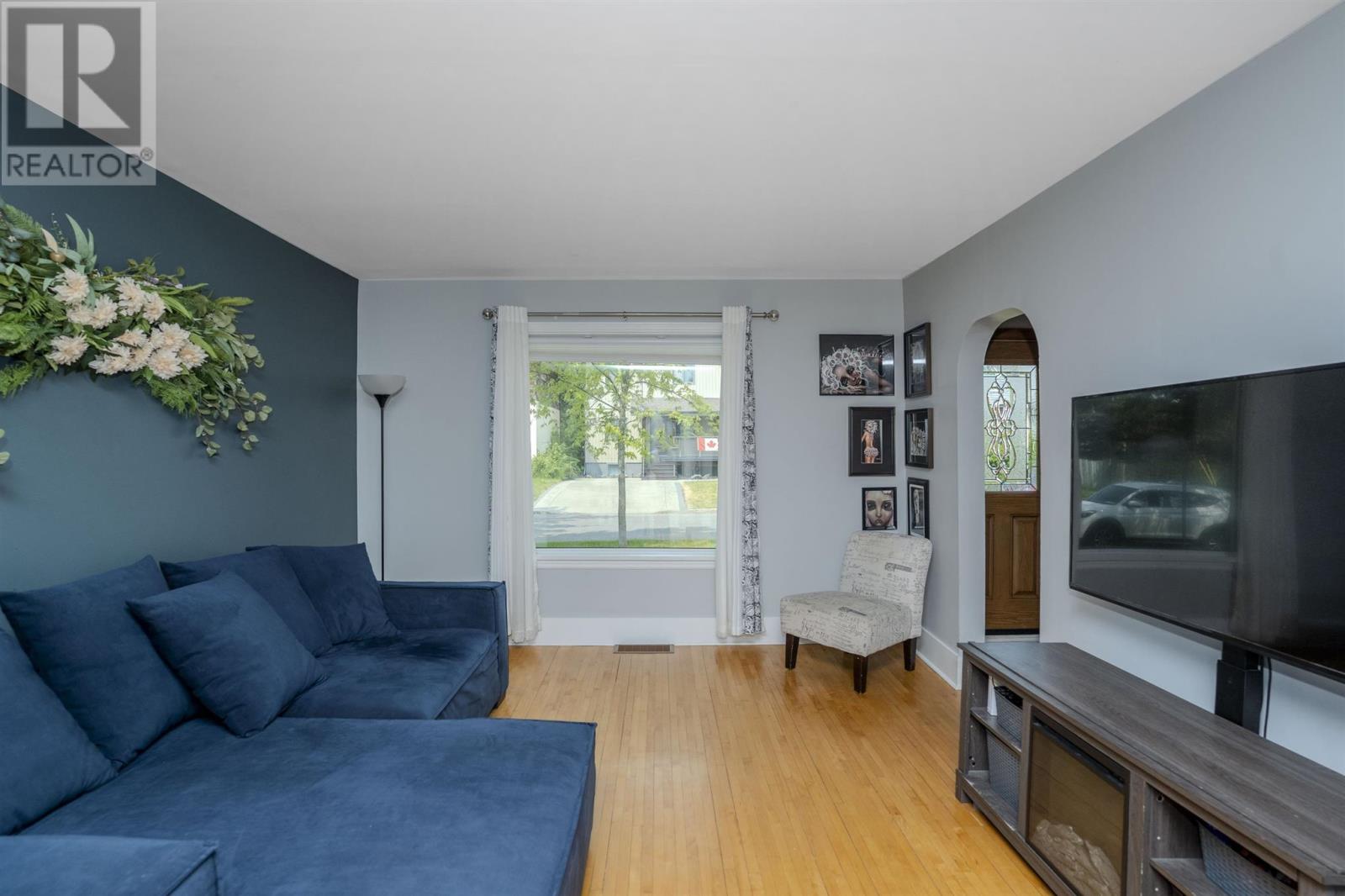 Property at 257 College ST image 5
