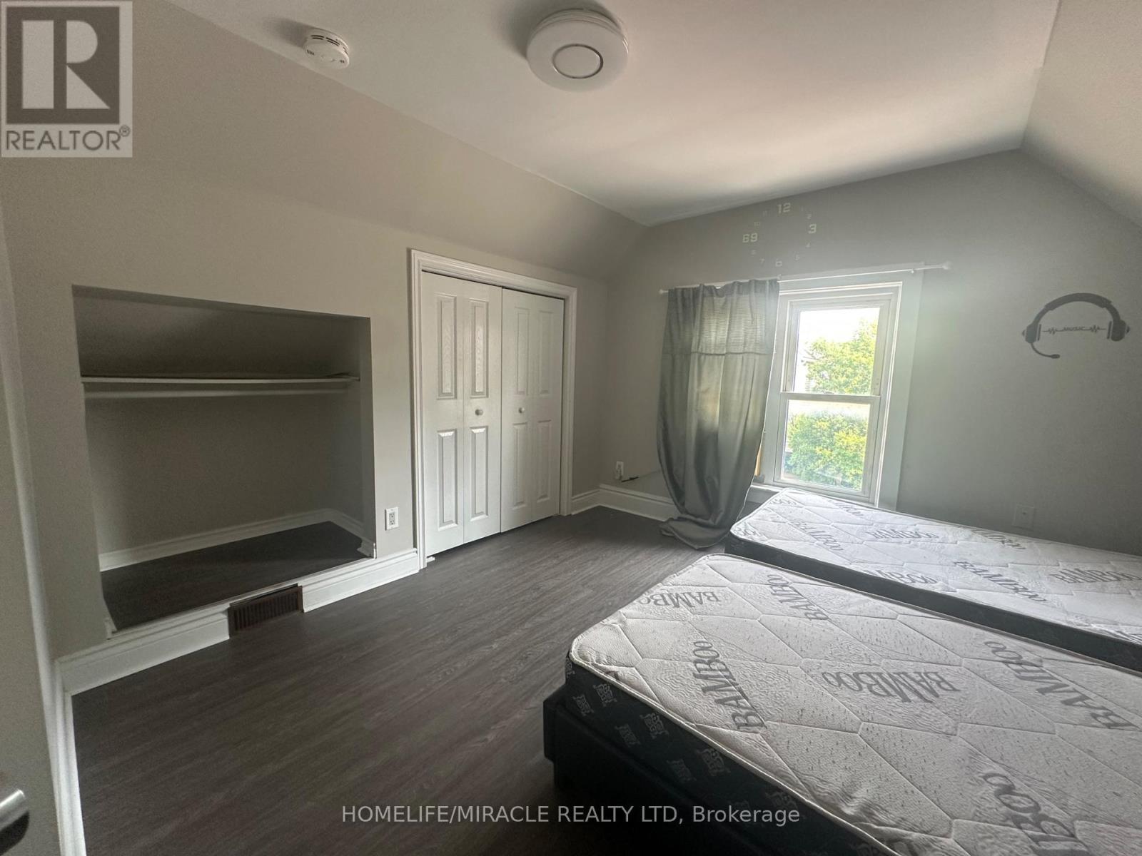 4699 Ryerson Crescent, Niagara Falls, Ontario  L2E 1E6 - Photo 11 - X12061139