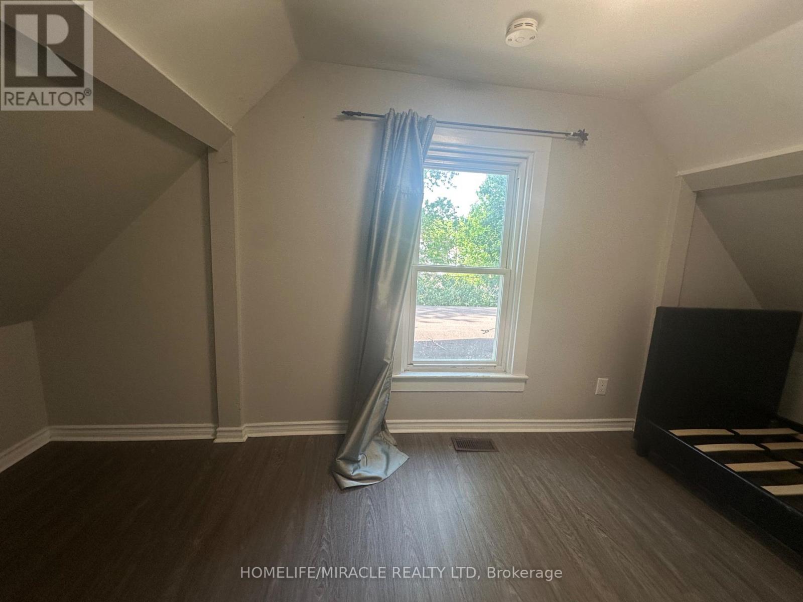 4699 Ryerson Crescent, Niagara Falls, Ontario  L2E 1E6 - Photo 14 - X12061139