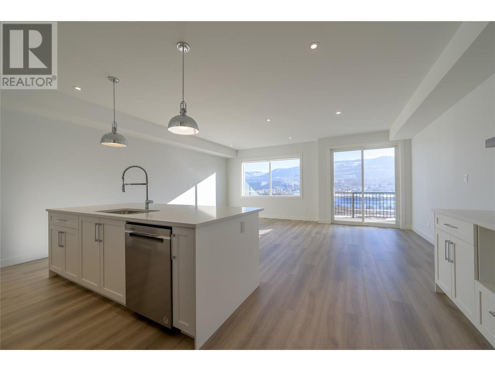 127 River Gate Drive, Kamloops, British Columbia  V2H 0E4 - Photo 6 - 10333025