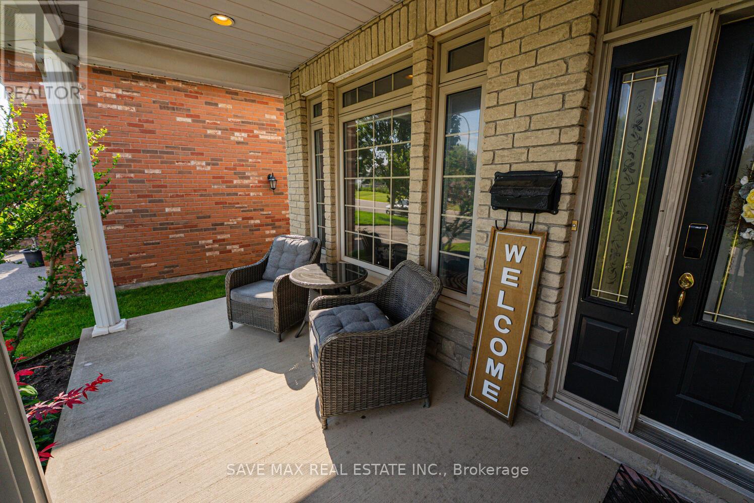 10 Otto Court, Whitby (Blue Grass Meadows), Ontario  L1N 9T4 - Photo 4 - E12217400