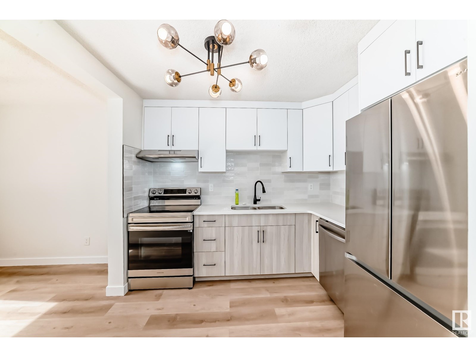 Property at 14233 23 ST NW image 5