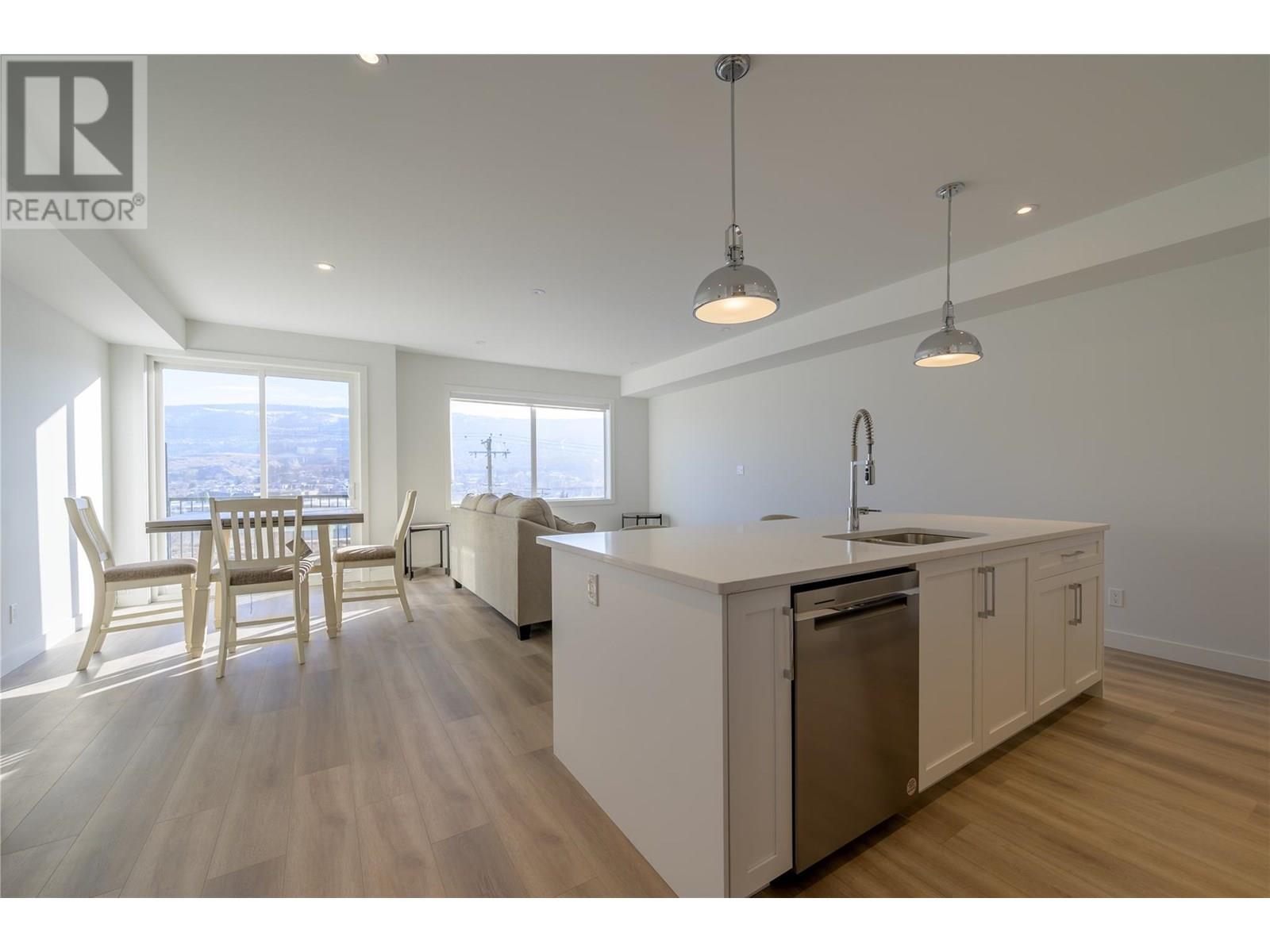 128 River Gate Drive, Kamloops, British Columbia  V2H 0E4 - Photo 5 - 10333050