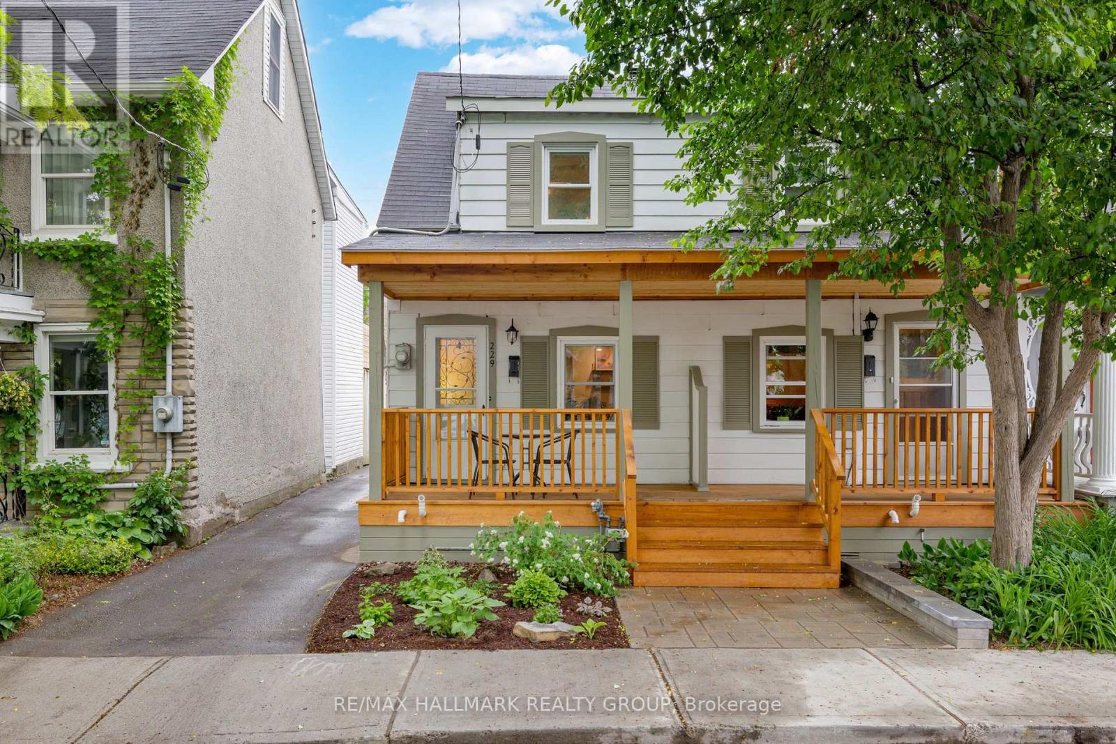 Property at 229 ST ANDREW STREET image 2