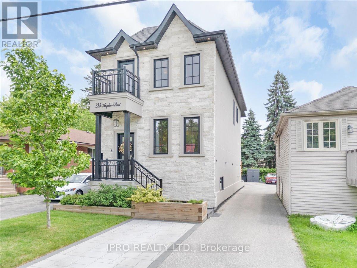 228 Angelene Street, Mississauga, Ontario  L5G 1X4 - Photo 2 - W12216412