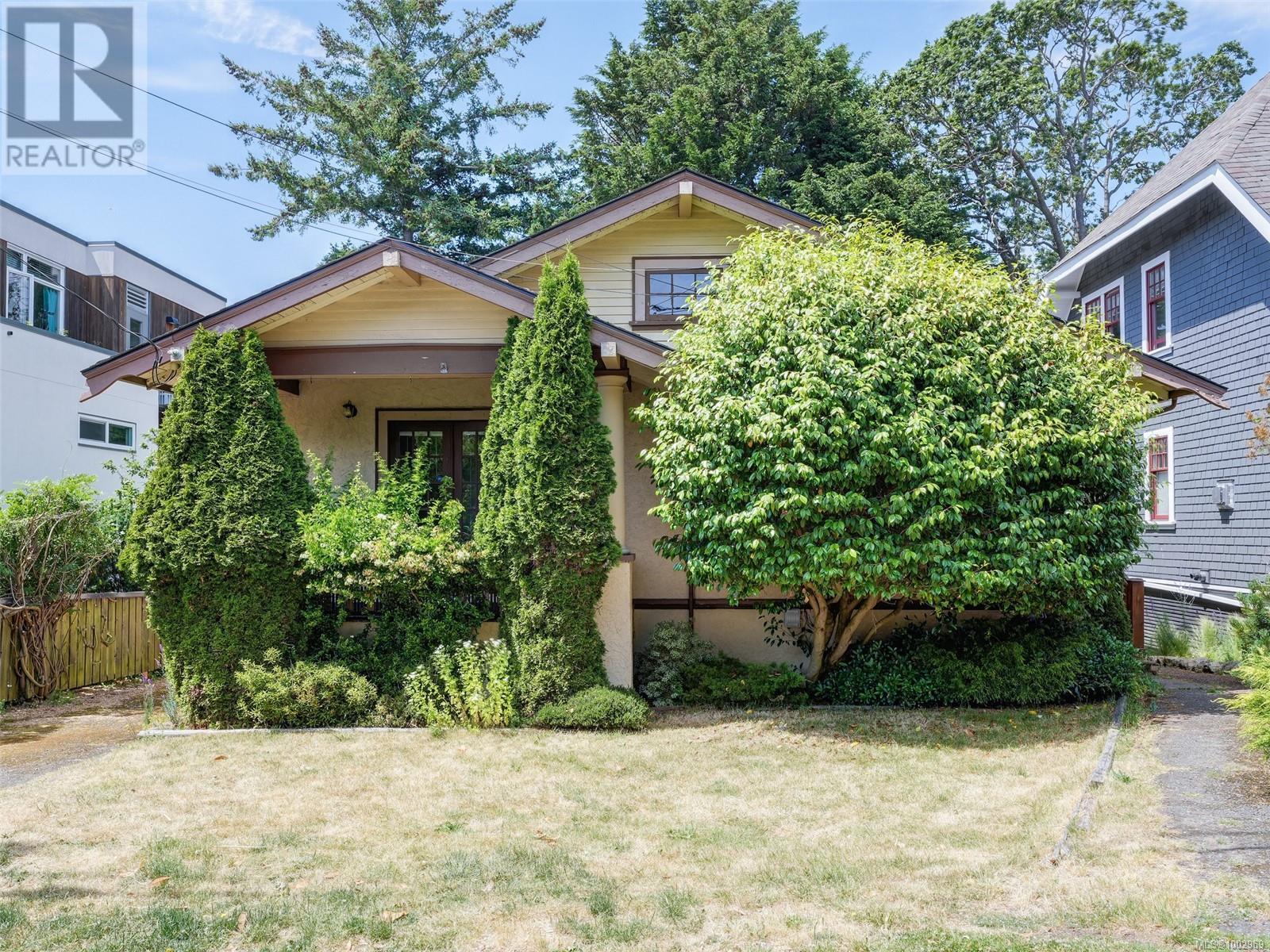 Property at 1530 Clive Dr image 3