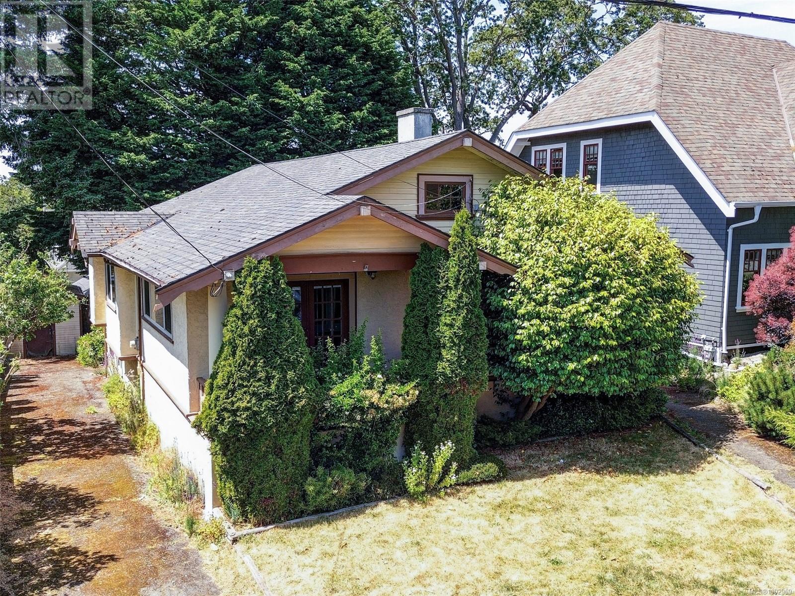 Property at 1530 Clive Dr image 2