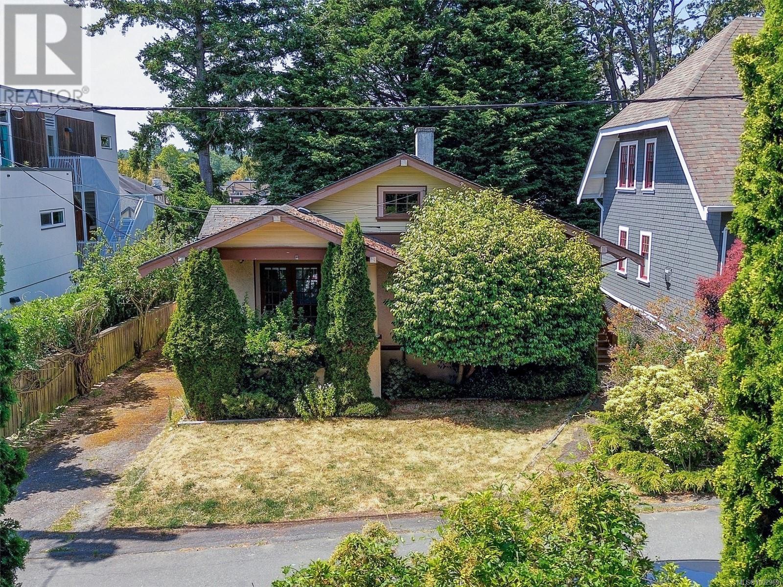 Property at 1530 Clive Dr image 4