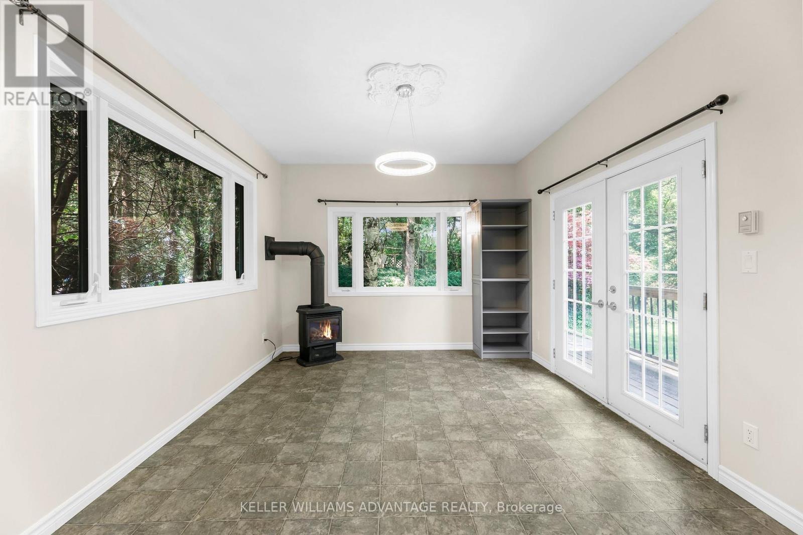 Photo 8 of 42 for 458 Three Valleys Crescent