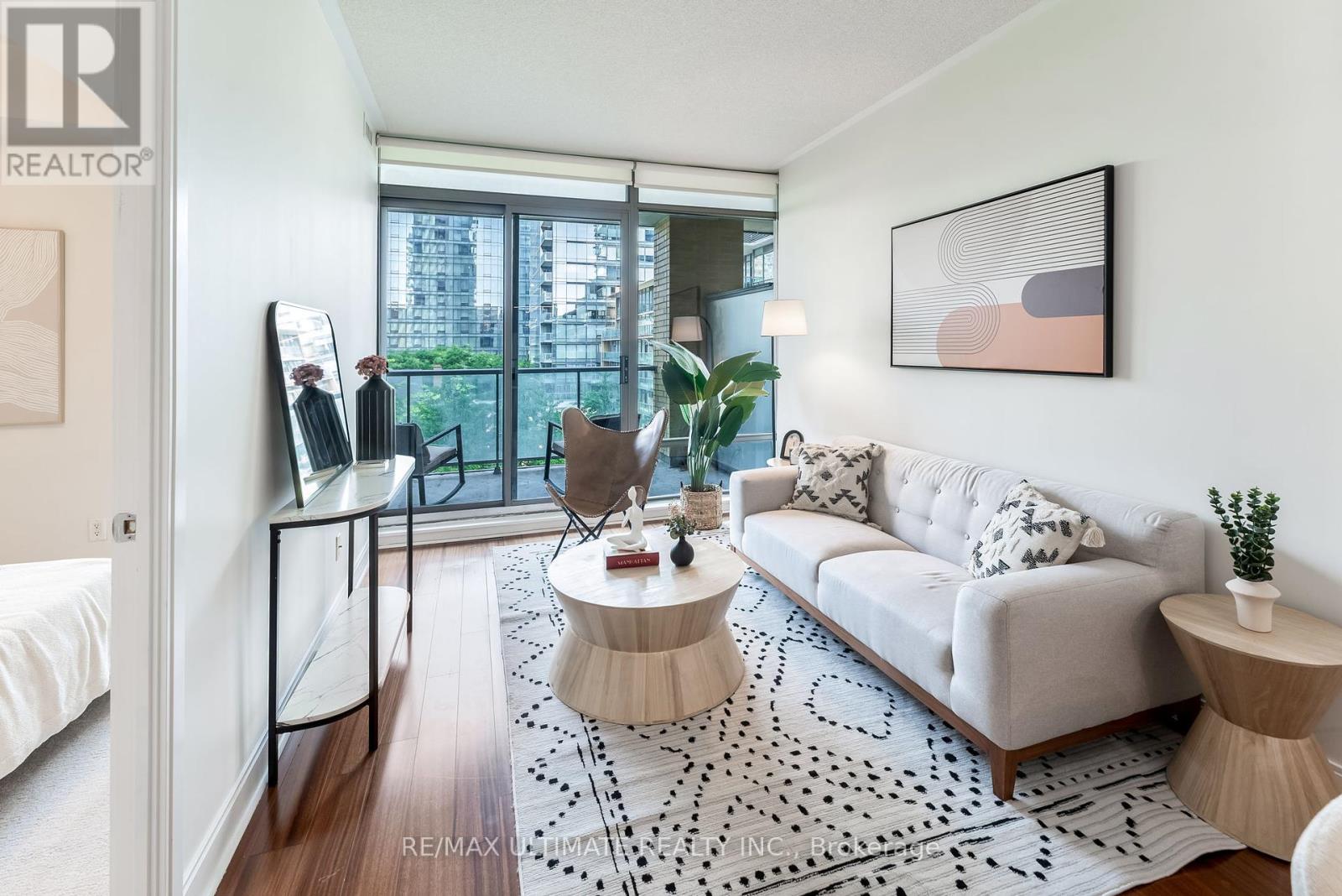 508 - 18 YORKVILLE AVENUE, Toronto, Ontario
