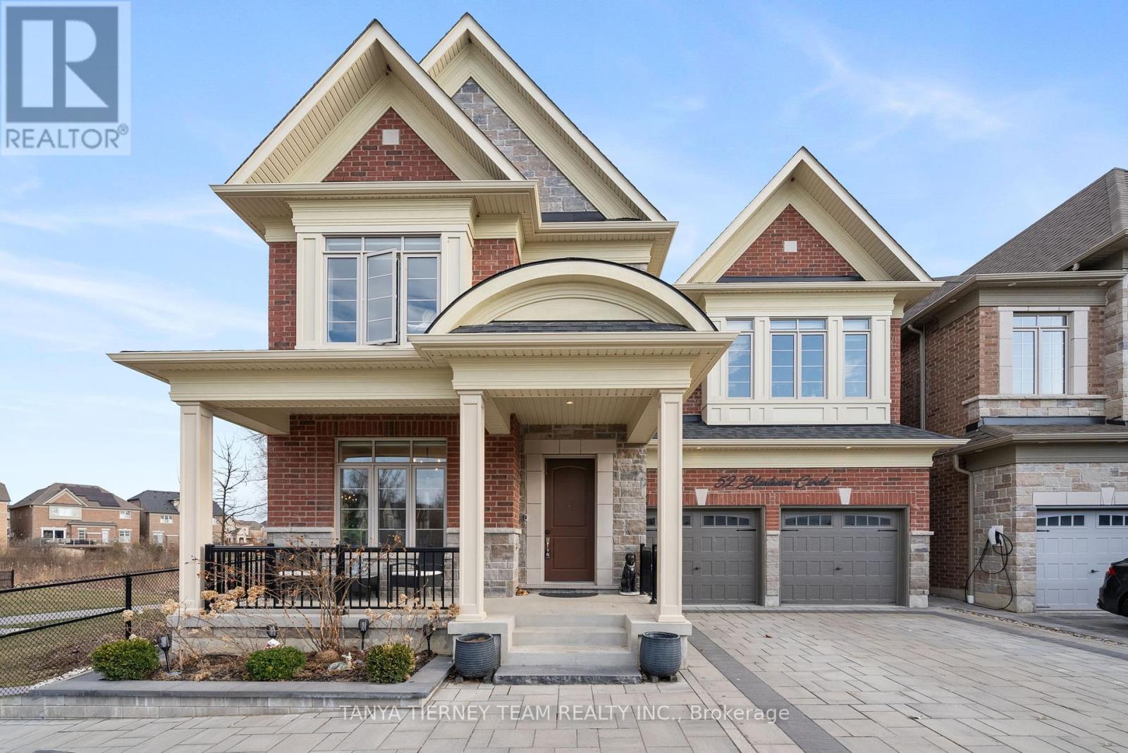 52 BLENHEIM CIRCLE, Whitby, Ontario