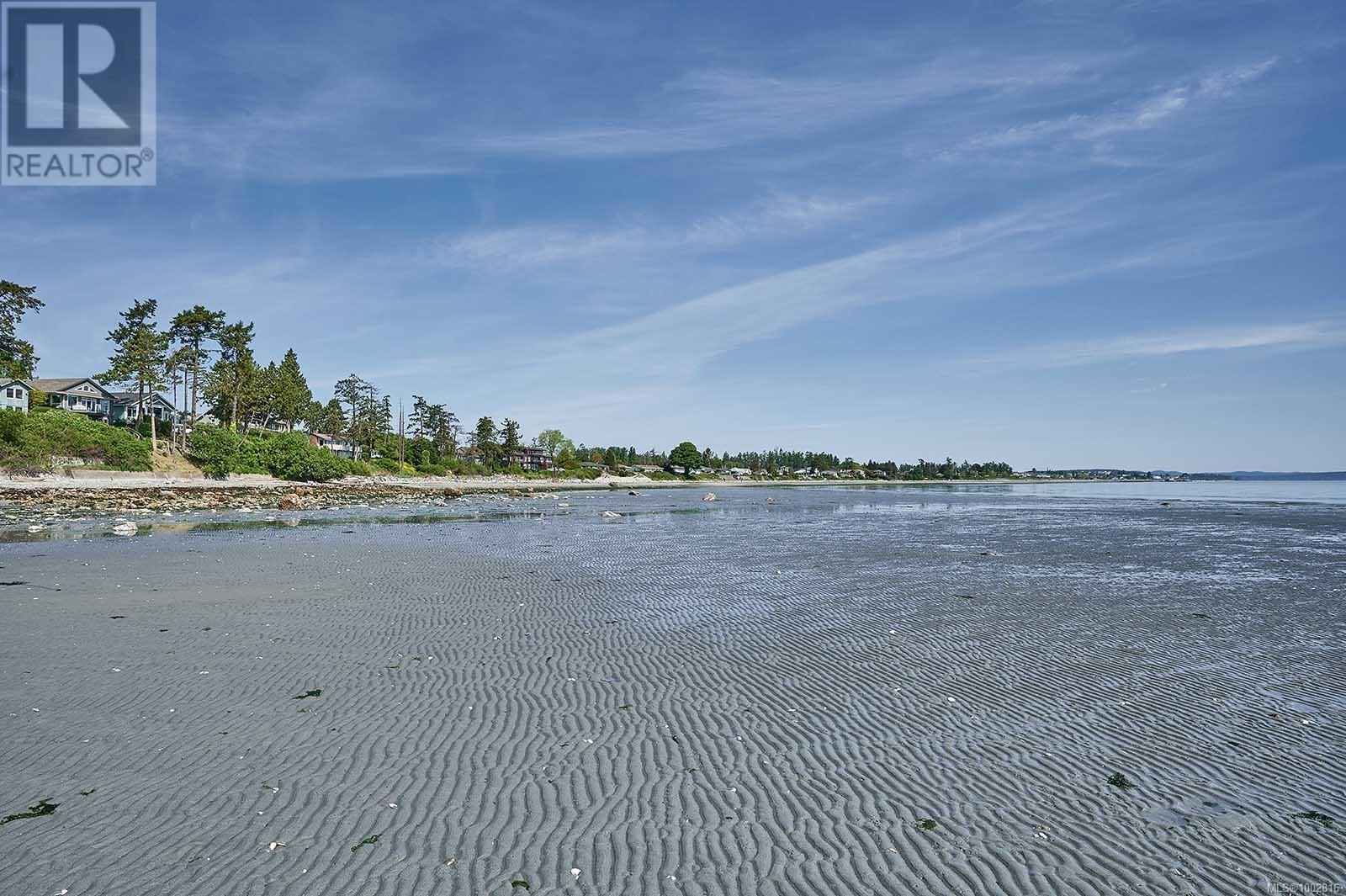 9005 Lochside Dr, North Saanich, British Columbia  V8L 1N1 - Photo 27 - 1002816